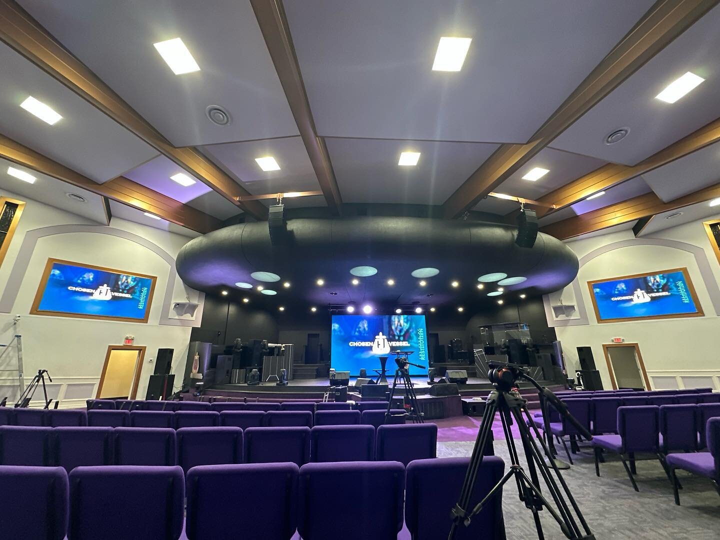 @chosenvessel_tcvc came to us looking to ditch their side 4:3 dim projectors. We fixed them up with some excellent 16:9 2.6mm screens!