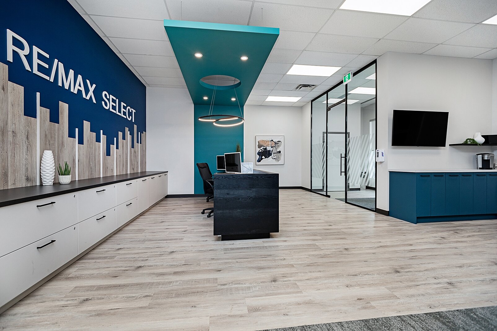 Re Max Office Design