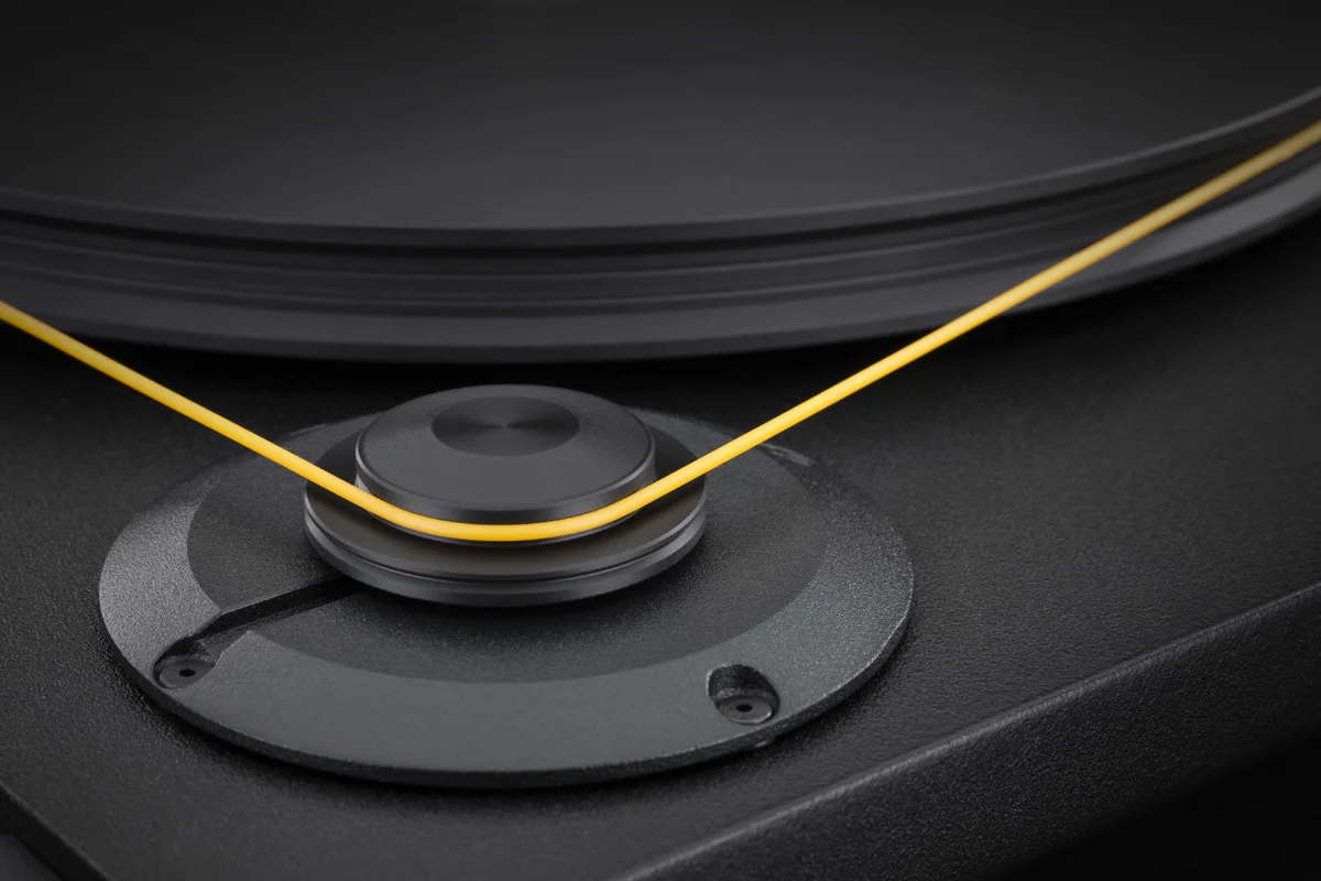 Mobile Fidelity StudioDeck Motor Platter Detail