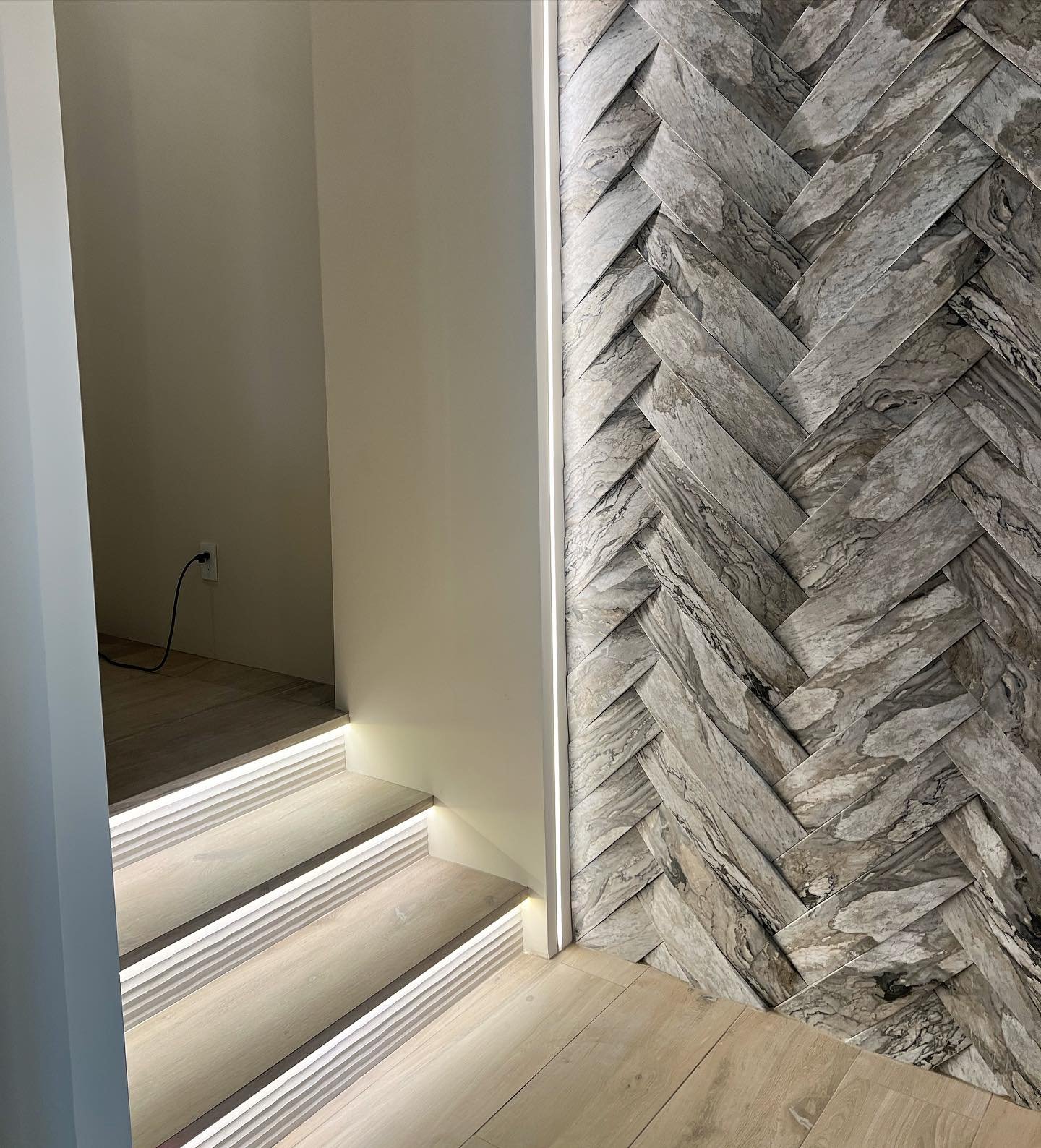 Lighting makes the space &mdash; subtle details, major impact. 

&bull;Interior Design: KAM Interiors 
&bull;Lighting: JL Automation 
&bull;Wall Detail: Vertical Illusions 
&bull;Tile: Craftsman Court Ceramics

#InteriorDesign #LightingMatters #Desig