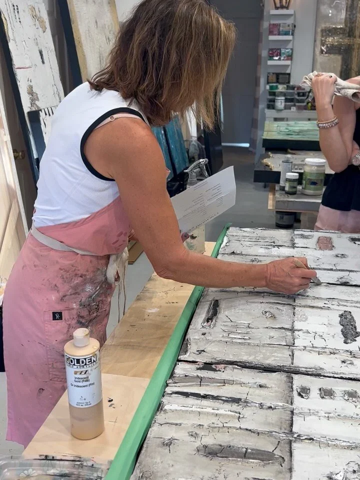 In the studio this afternoon watching @adriennewannamaker_artist creativity come to life! 

#interiordesign #scottsdaleinteriordesigner #arizonainteriordesign #findbeautyineverything #scottsdaleart