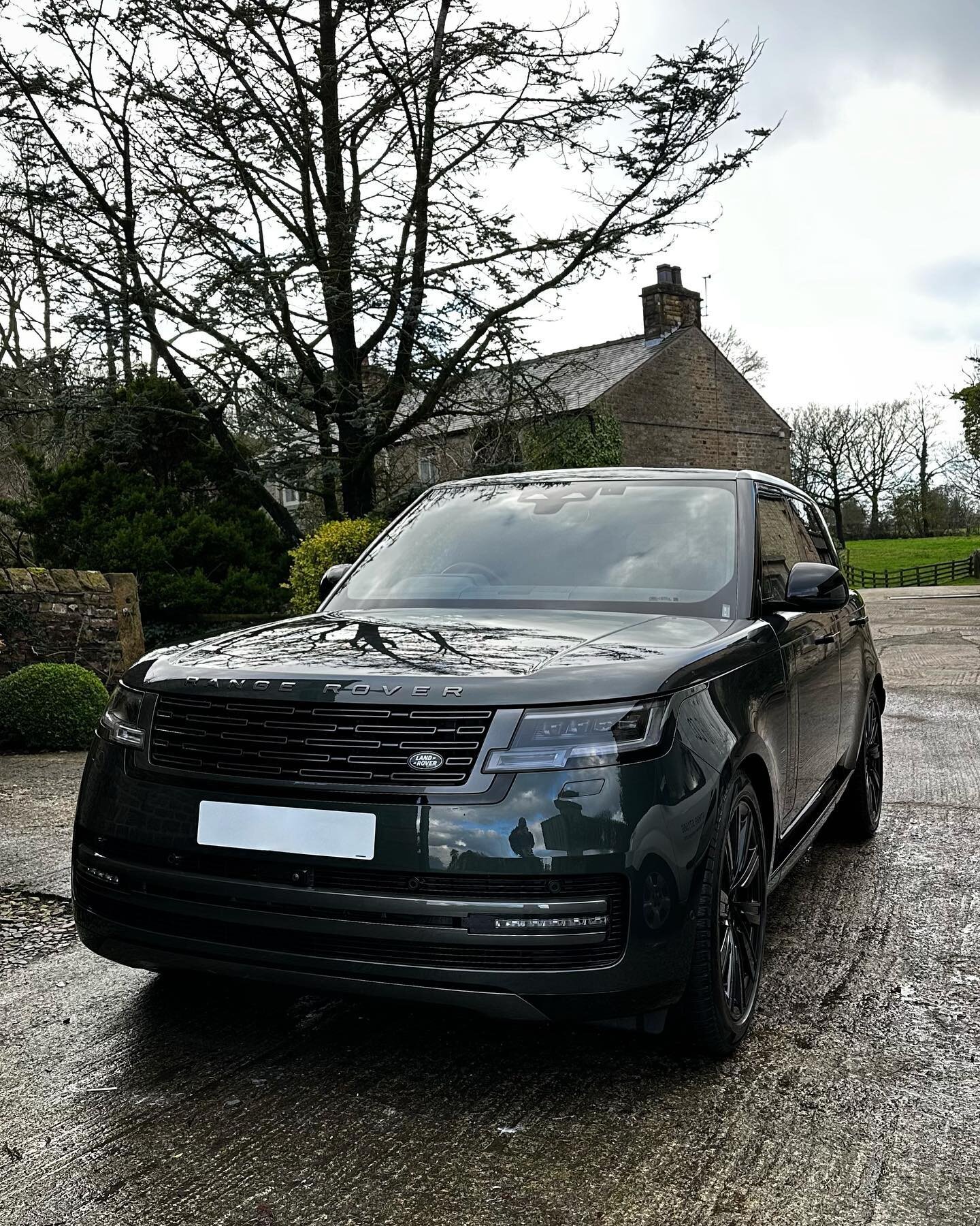 The king of all wafters back looking fresh! 

Get in touch to see what we can do for you!

☎ 07999 571586
💻 www.thecarcleaningco.com
📧 info@thecarcleaningco.com 

#thecarcleaningco #rangerover #rangerovervogue #detailingworld #detailing #mobilevale