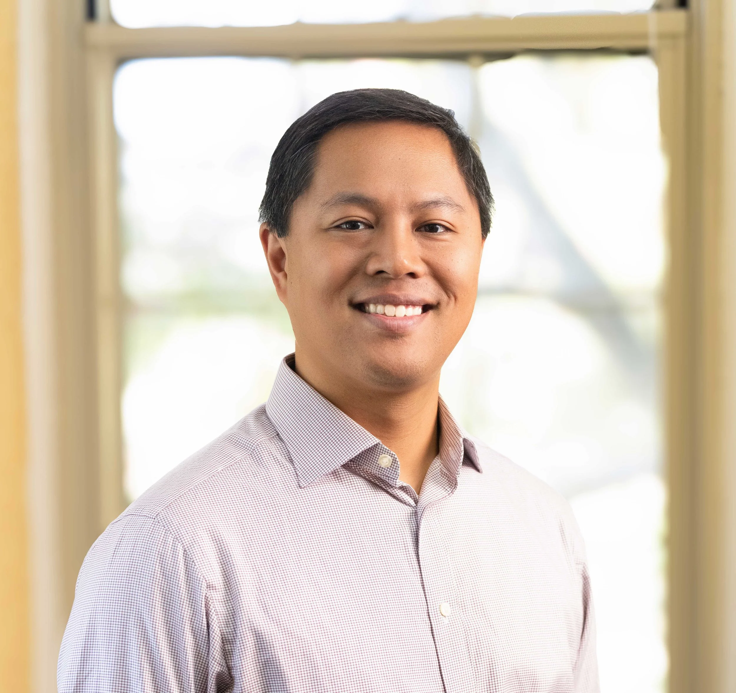 Head shot of Dave de la Fuente in front of a mirror