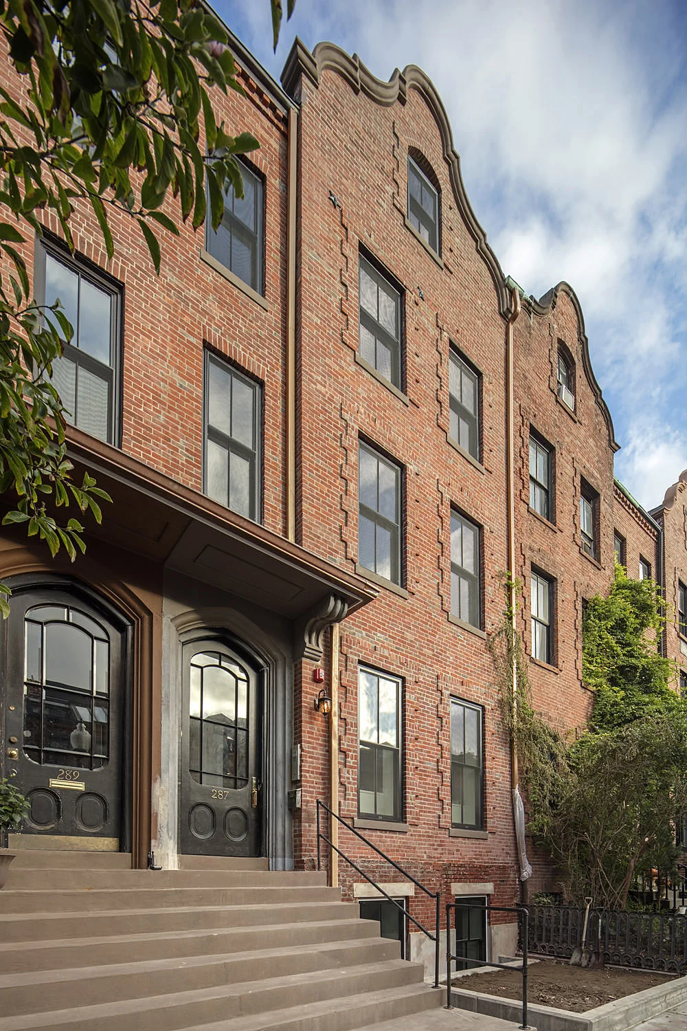Exterior 2.jpg