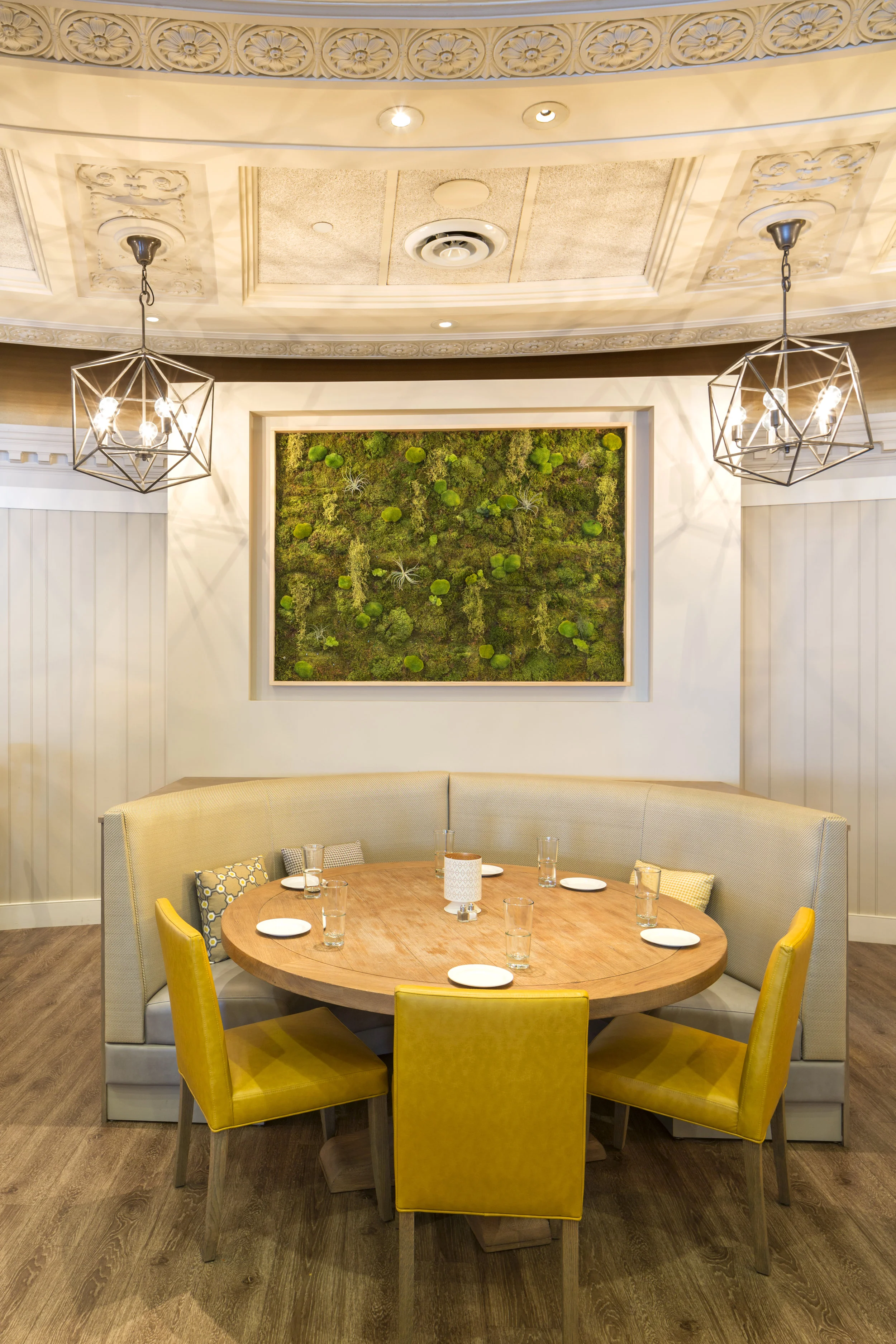 Serafina 07 Booth 1.jpg