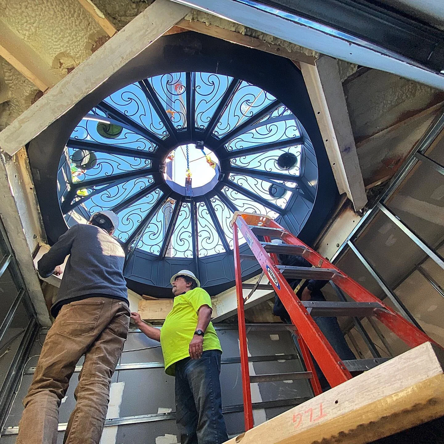 10-11 ARLINGTON 
Back Bay
&bull;
Let the light shine in!
&bull;
It&rsquo;s Fall again and that means the days are getting shorter and the encroaching darkness that comes with change of seasons is inevitable.
&bull;
We came up with the perfect solutio