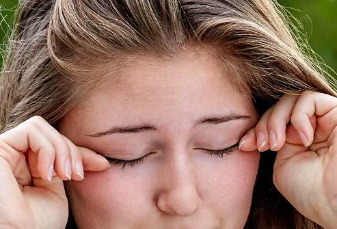 493ss_thinkstock_rf_woman_with_dry_eyes_close_up.jpg