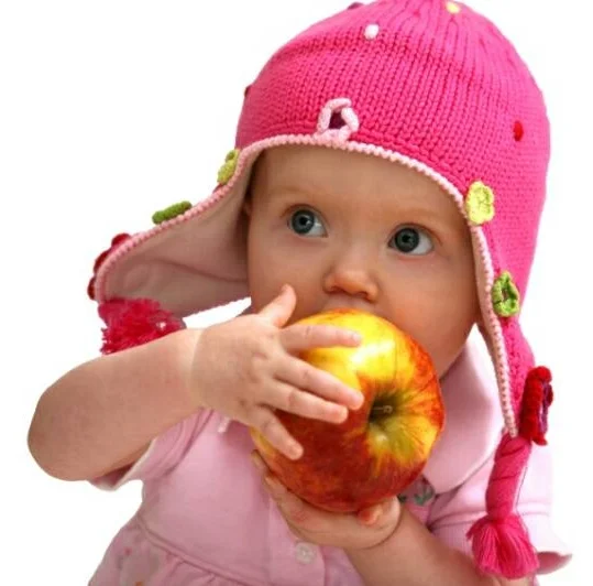 Baby_eating_an_apple_op_800x532.jpg