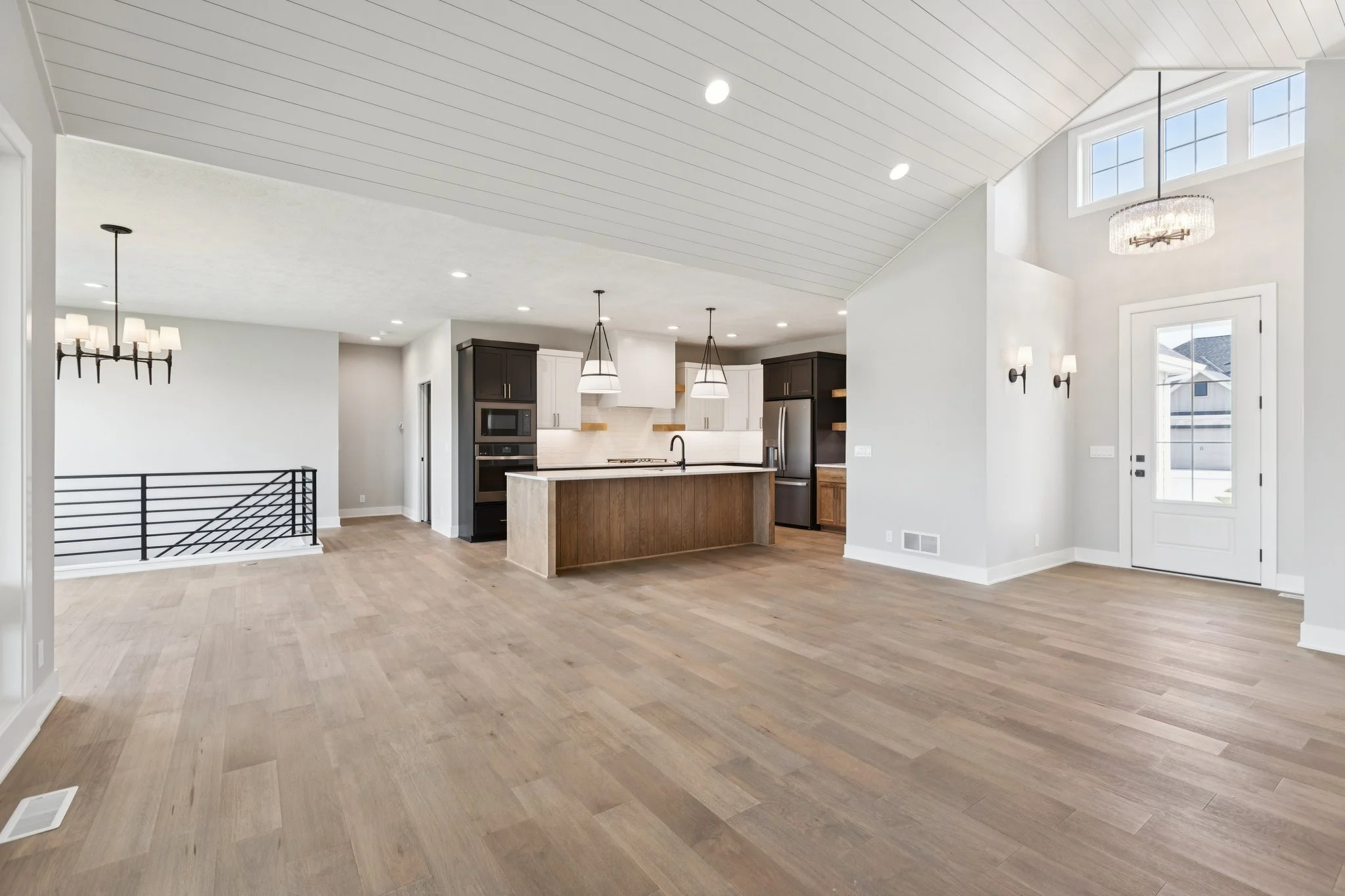 30-web-or-mls-7595 - 3306 S 212th St_002 (2).jpg