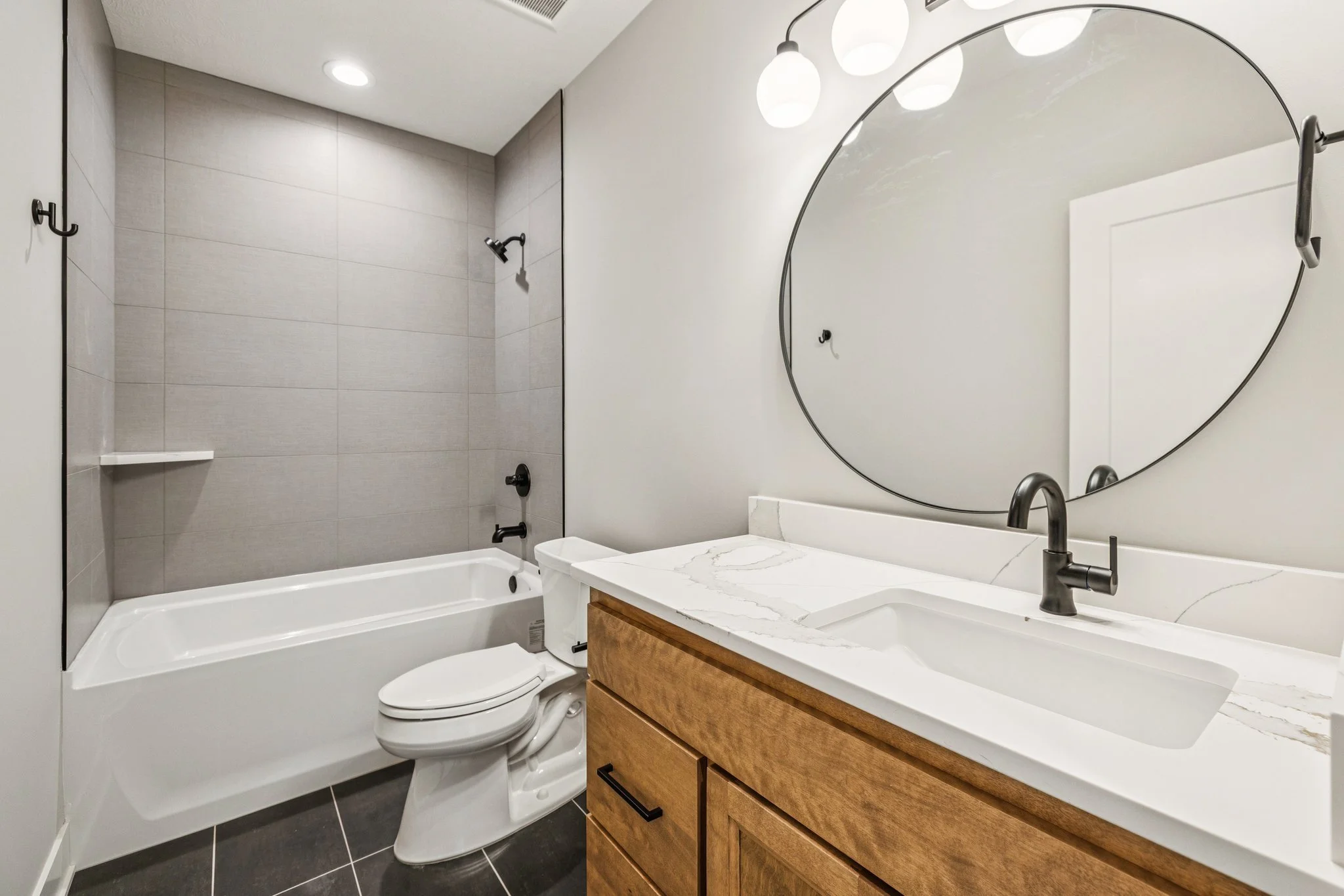 27-web-or-mls-7595 - 3306 S 212th St_027.jpg