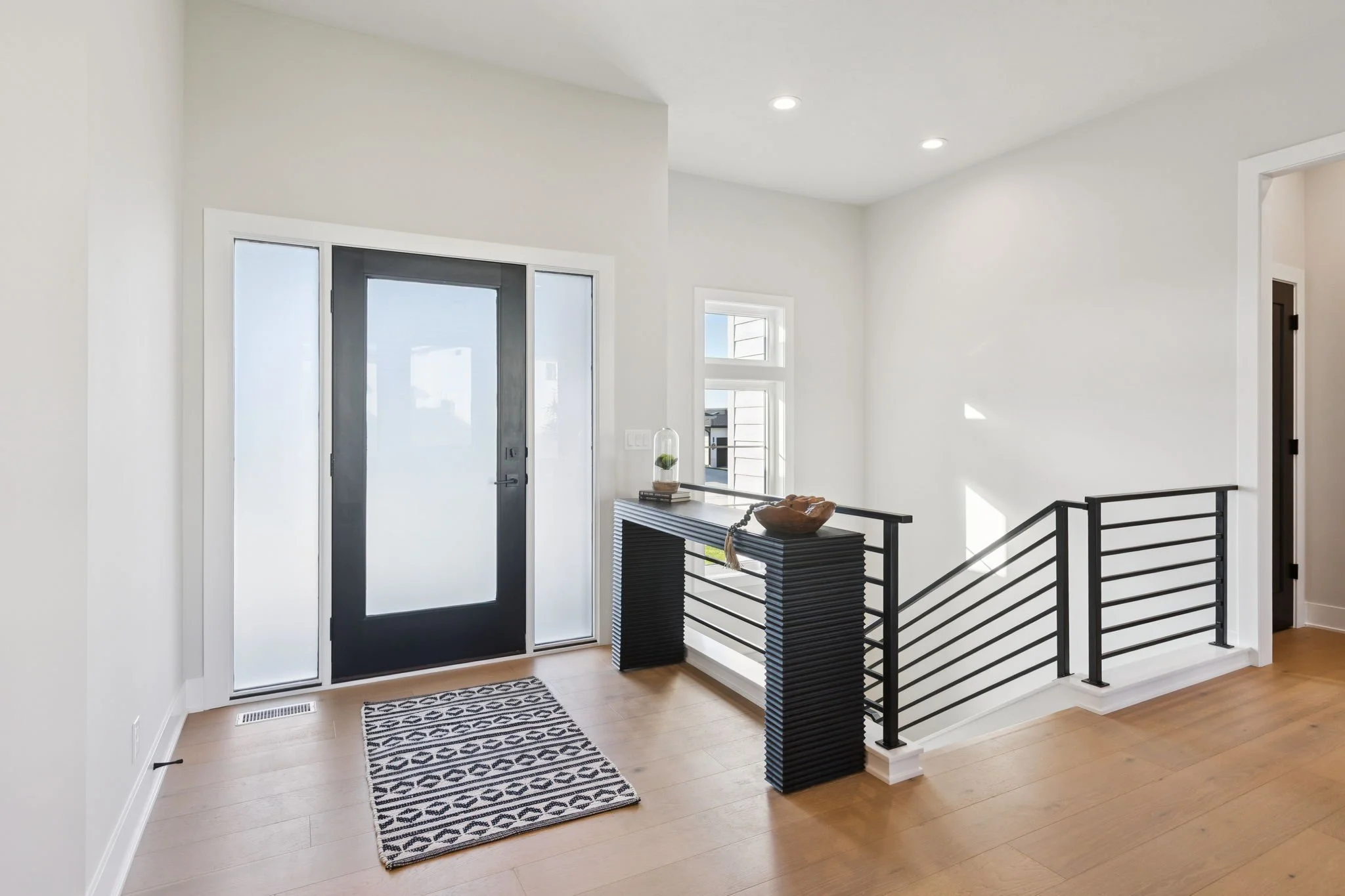 3-web-or-mls-7285 - 21056 Joseph St_03.jpg