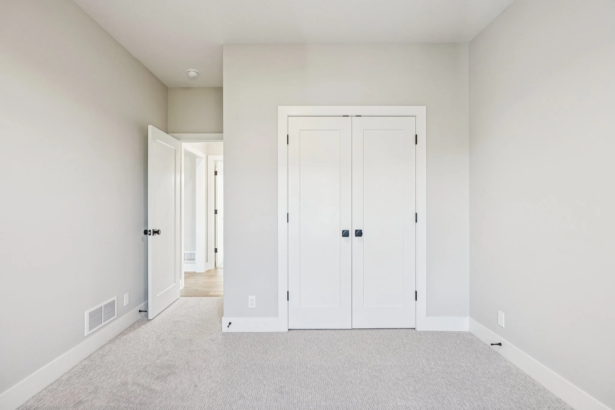 13-web-or-mls-7595 - 3306 S 212th St_013.jpg
