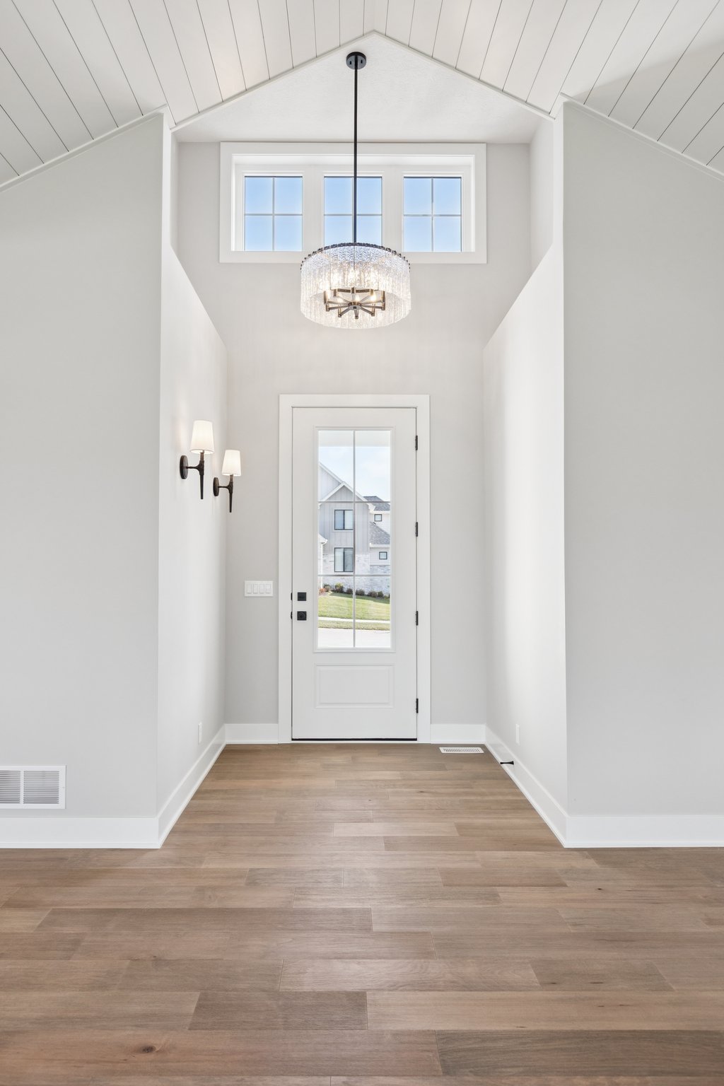 29-web-or-mls-7595 - 3306 S 212th St_001 (2).jpg