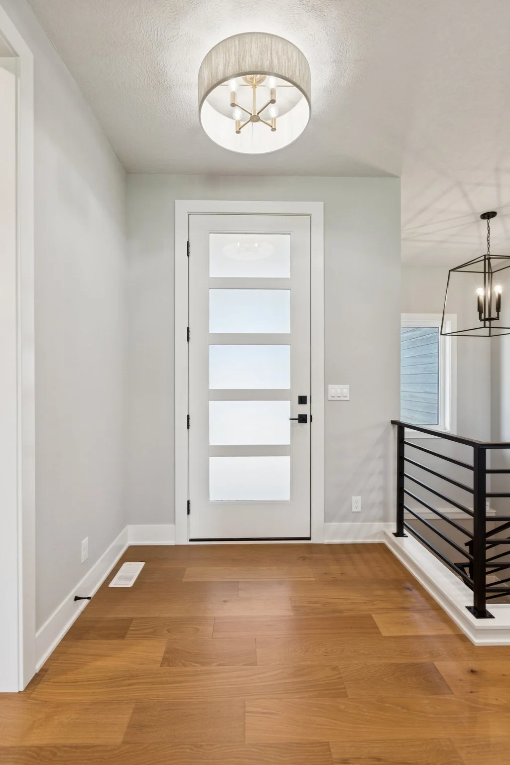 5-web-or-mls-7349 - 3321 S 212th St_005.jpg