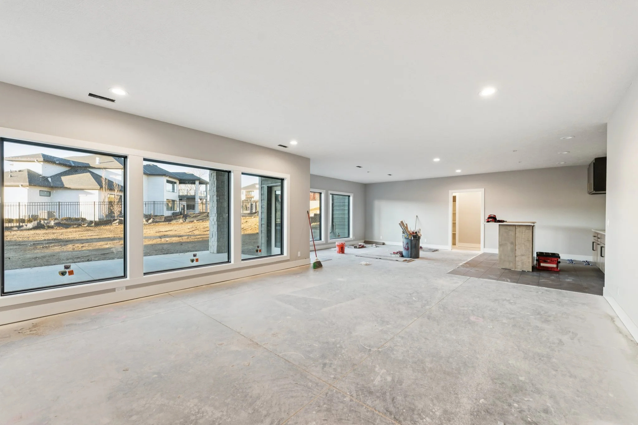 8-web-or-mls-7787 - 3538 S 210th Ave_008.jpg