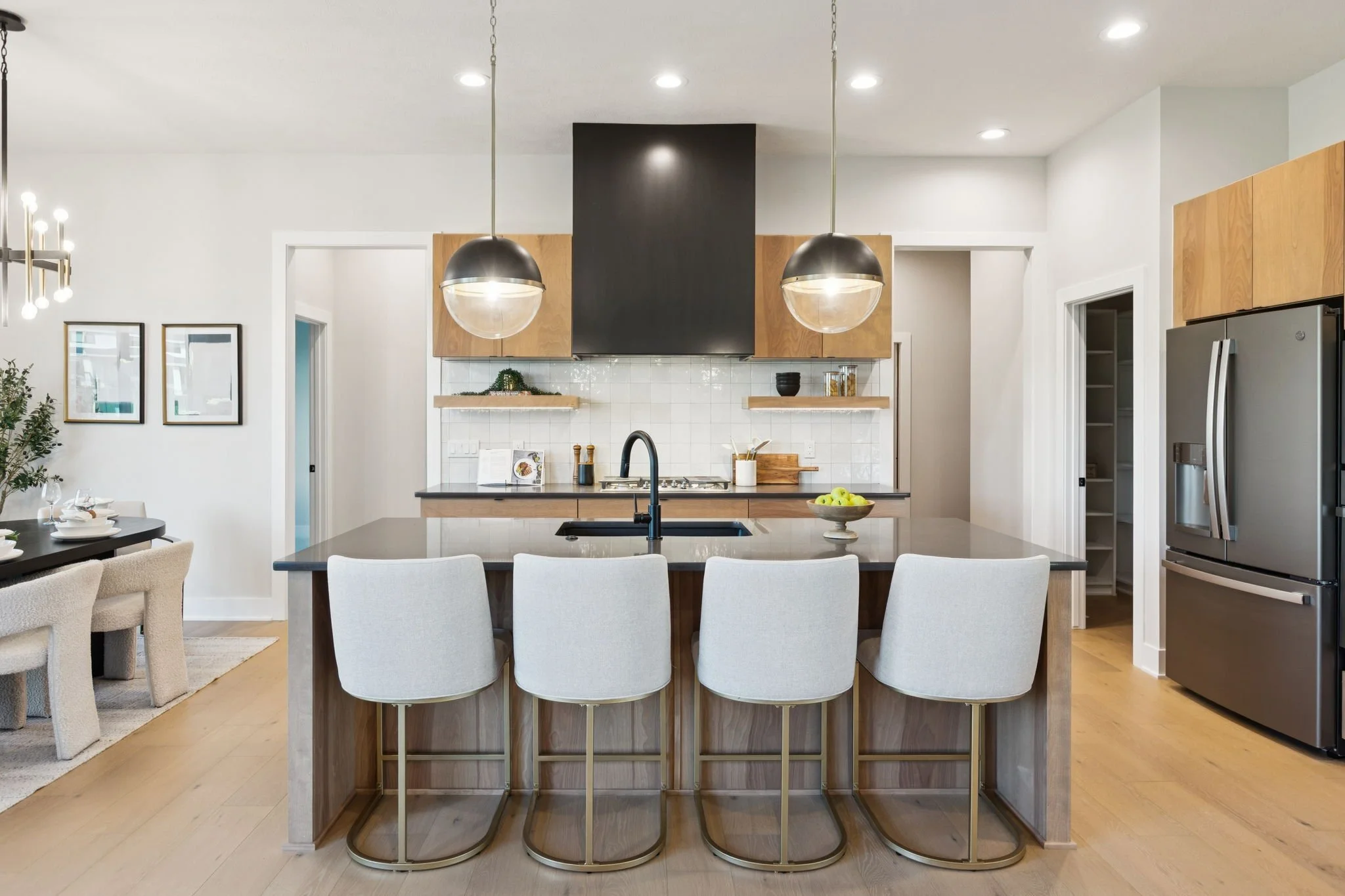 7-web-or-mls-7285 - 21056 Joseph St_07.jpg