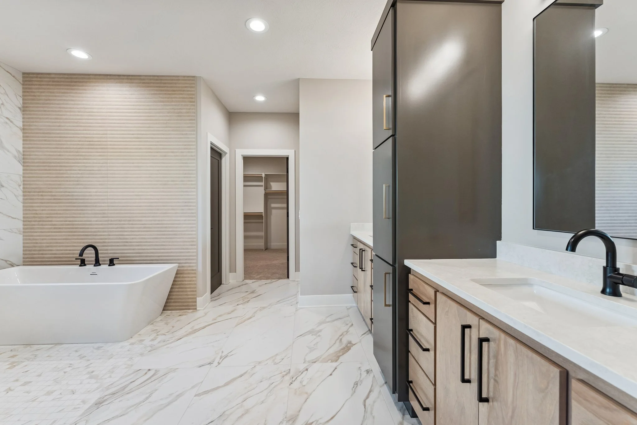 32-web-or-mls-8065 - 3538 S 210th Ave_032.jpg