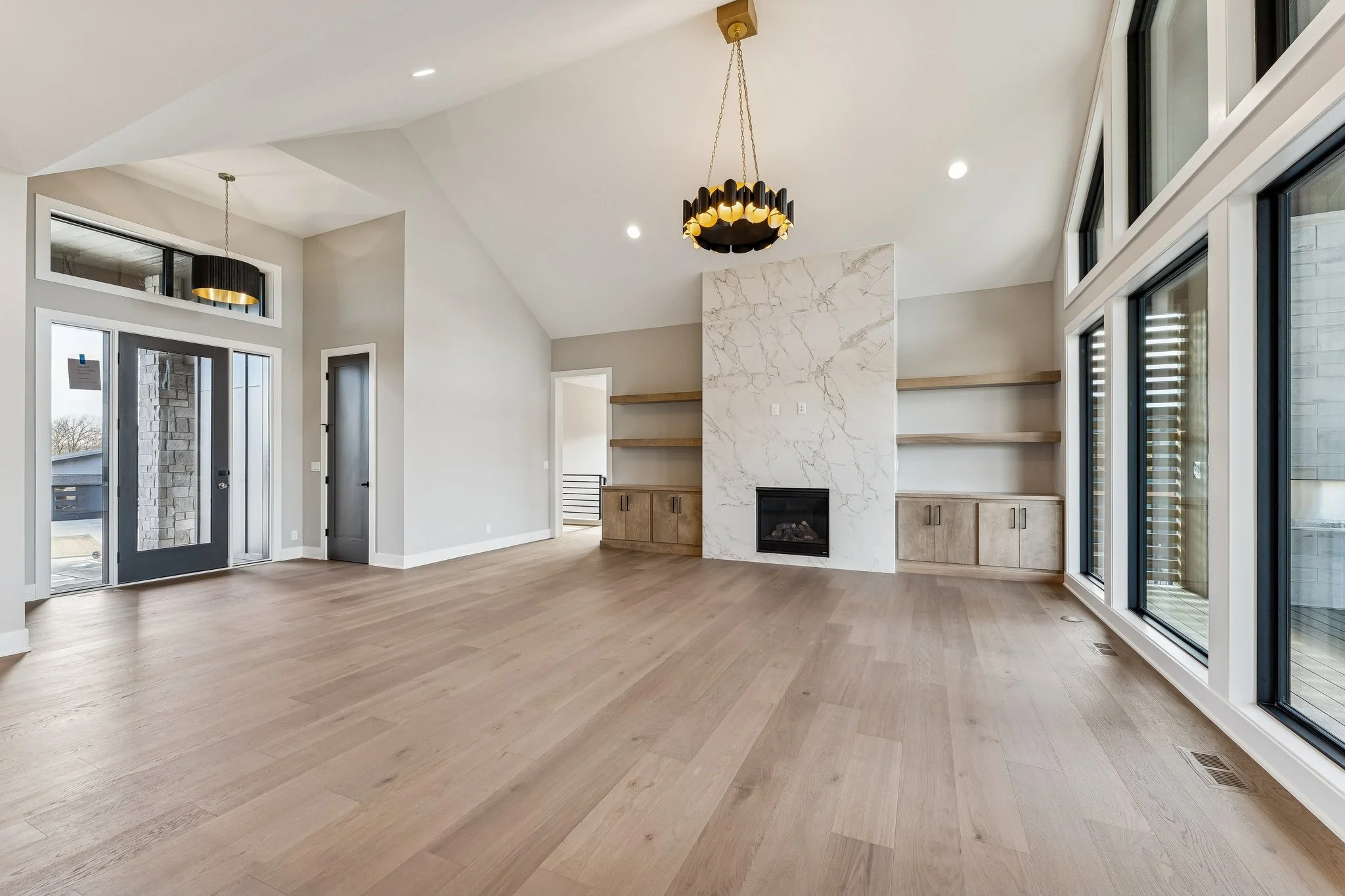 7-web-or-mls-8065 - 3538 S 210th Ave_007.jpg