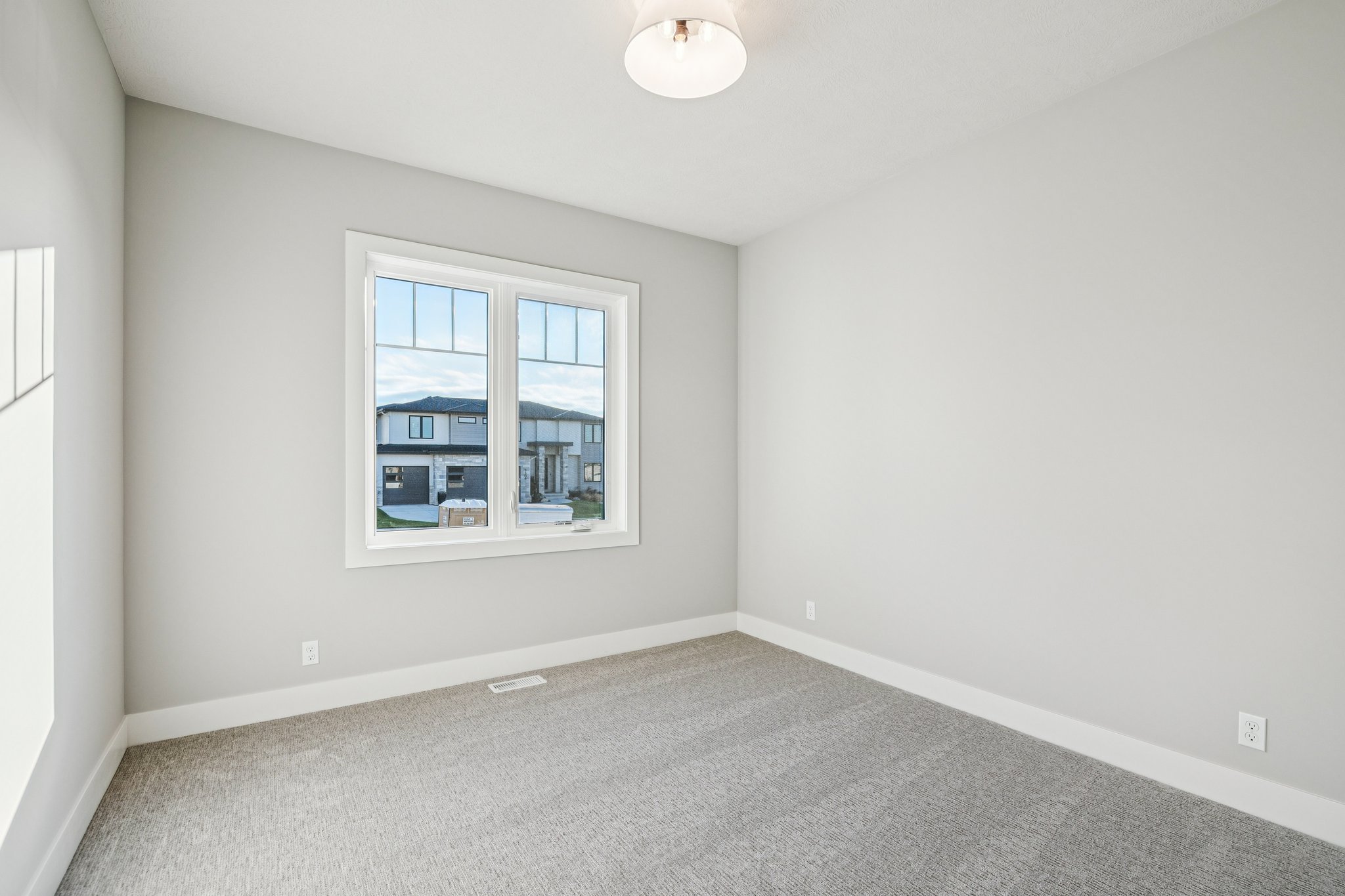 11-web-or-mls-7595 - 3306 S 212th St_011.jpg