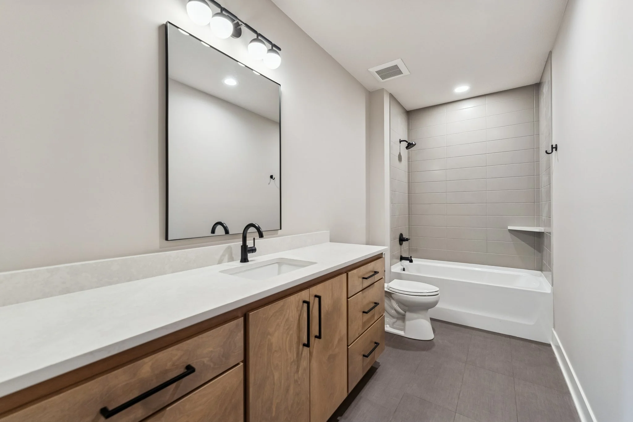 25-web-or-mls-8065 - 3538 S 210th Ave_025.jpg