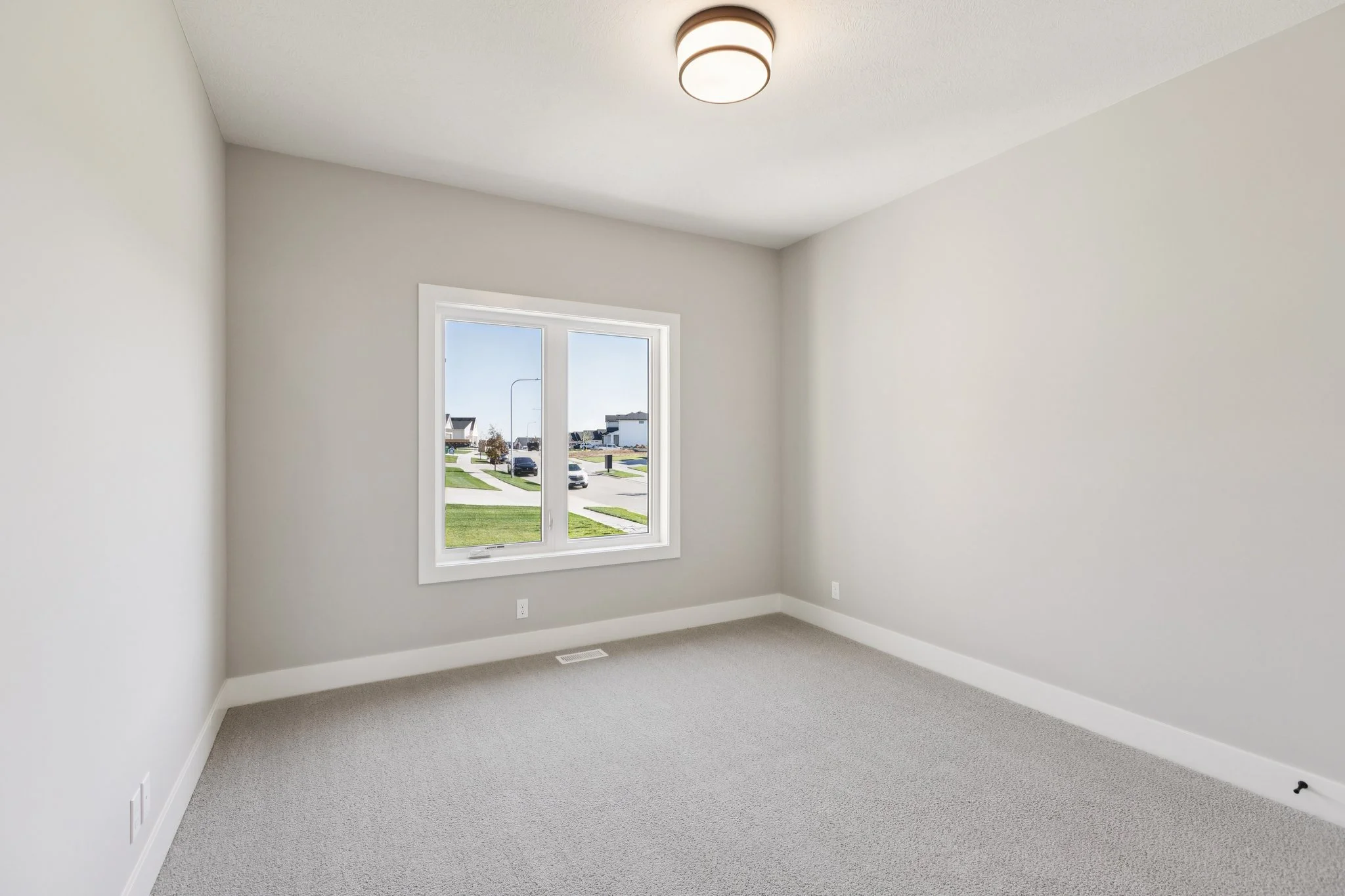 26-web-or-mls-7349 - 3321 S 212th St_026.jpg