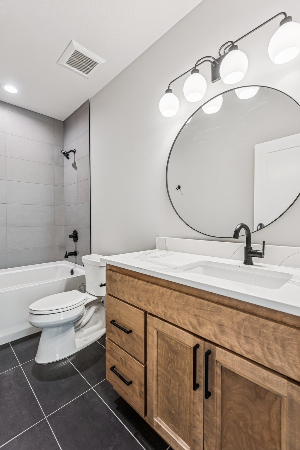 43-web-or-mls-7466 - 3306 S 212th St_043.jpg