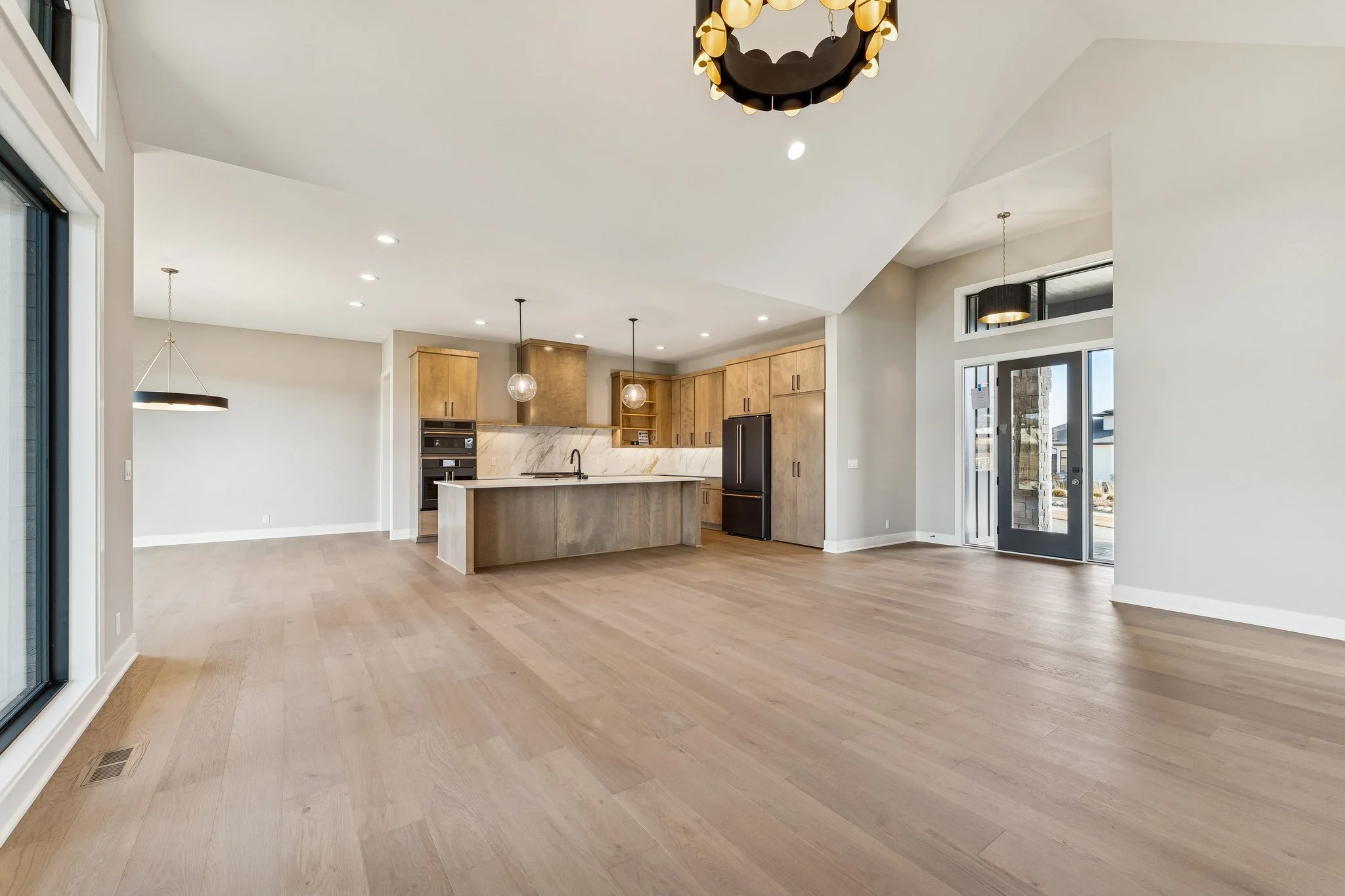 8-web-or-mls-8065 - 3538 S 210th Ave_008.jpg