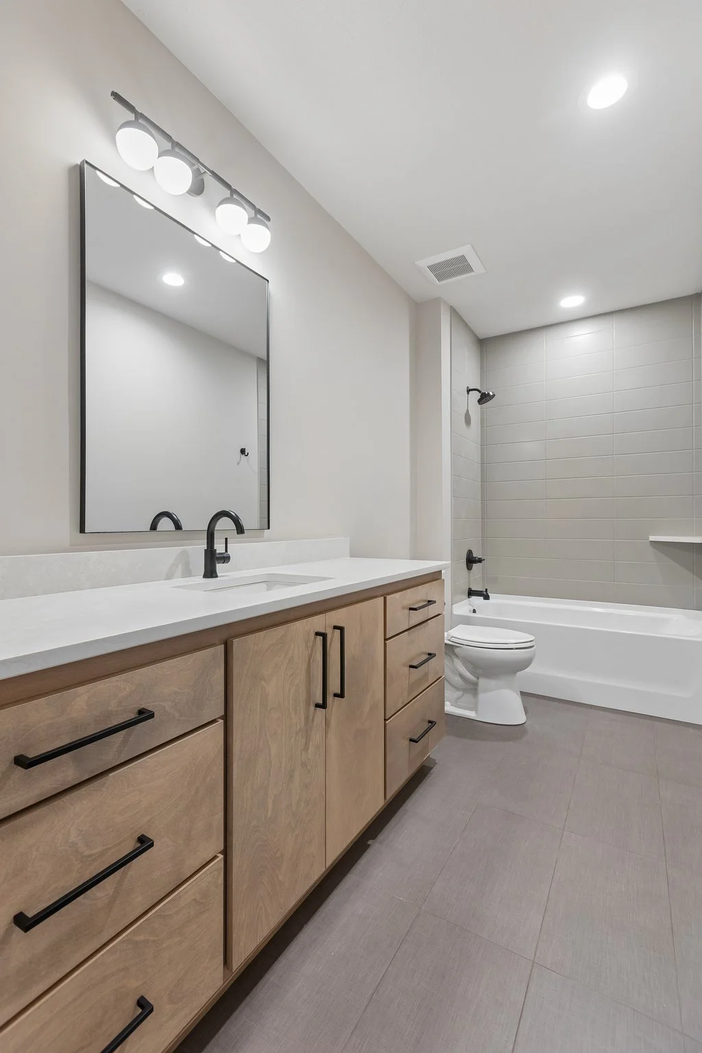 49-web-or-mls-8256 - 3538 S 210th Ave_049.jpg