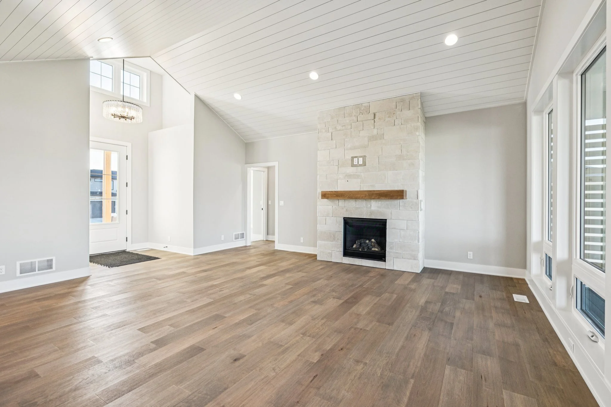 8-web-or-mls-7595 - 3306 S 212th St_008.jpg