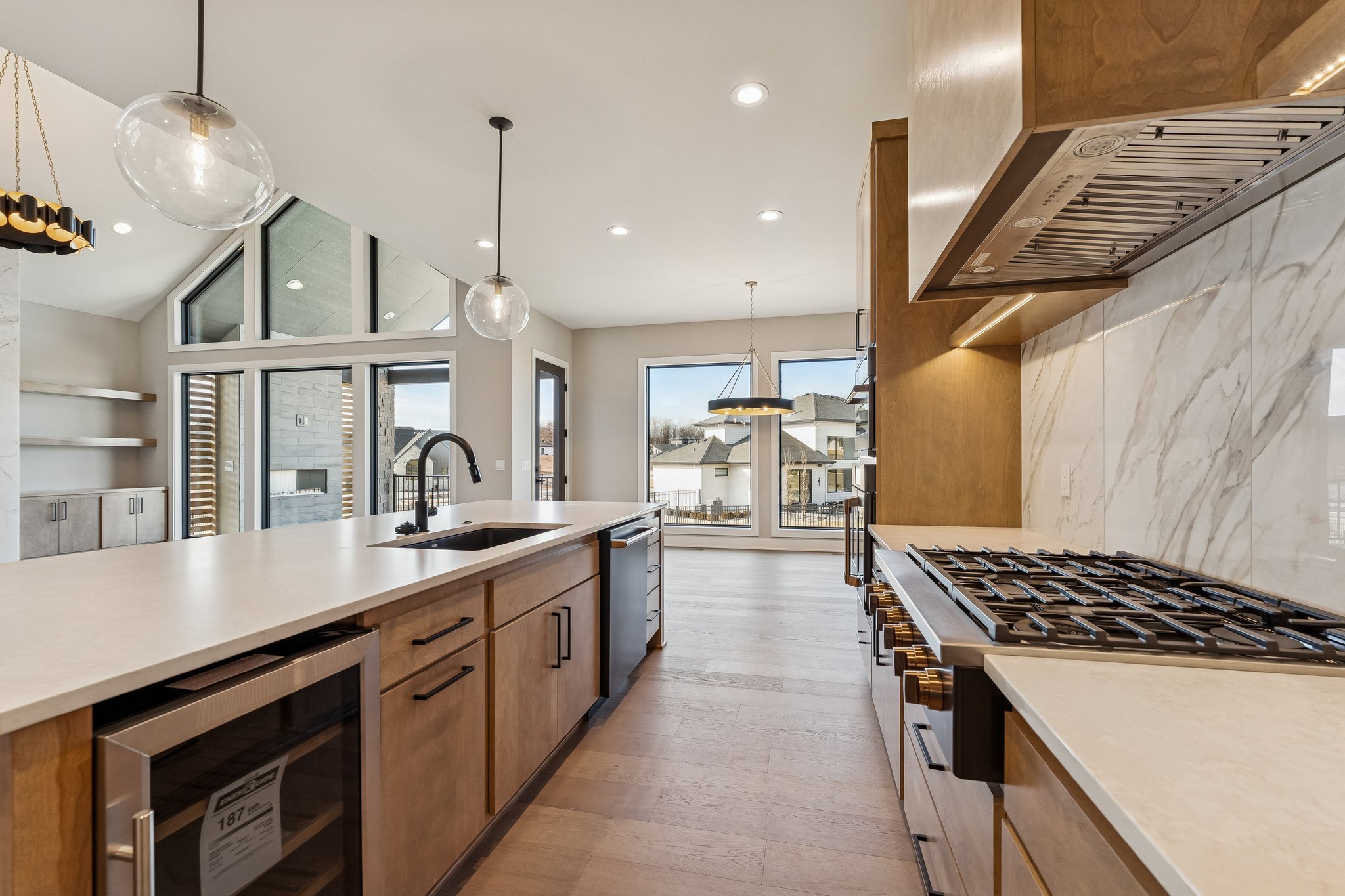 13-web-or-mls-8065 - 3538 S 210th Ave_013.jpg