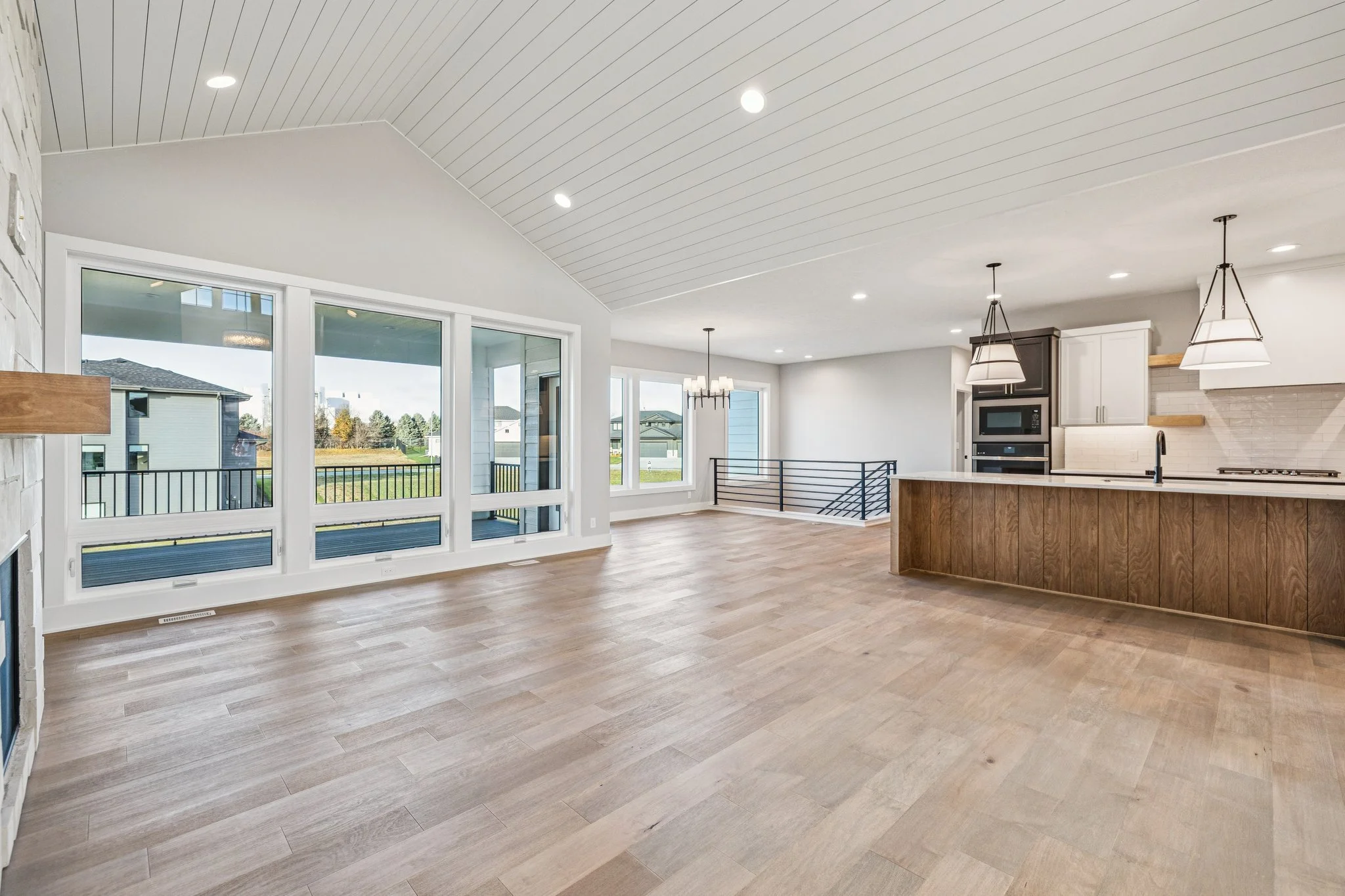 7-web-or-mls-7595 - 3306 S 212th St_007.jpg