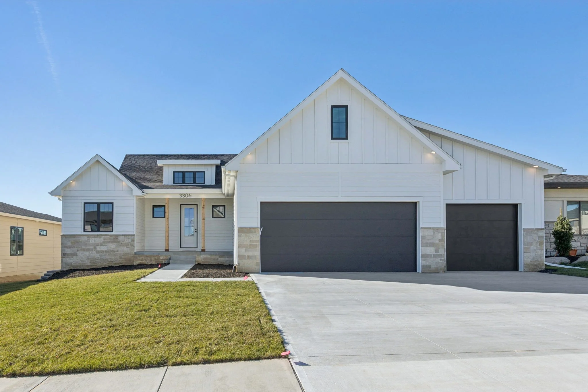 1-web-or-mls-7466 - 3306 S 212th St_001.jpg