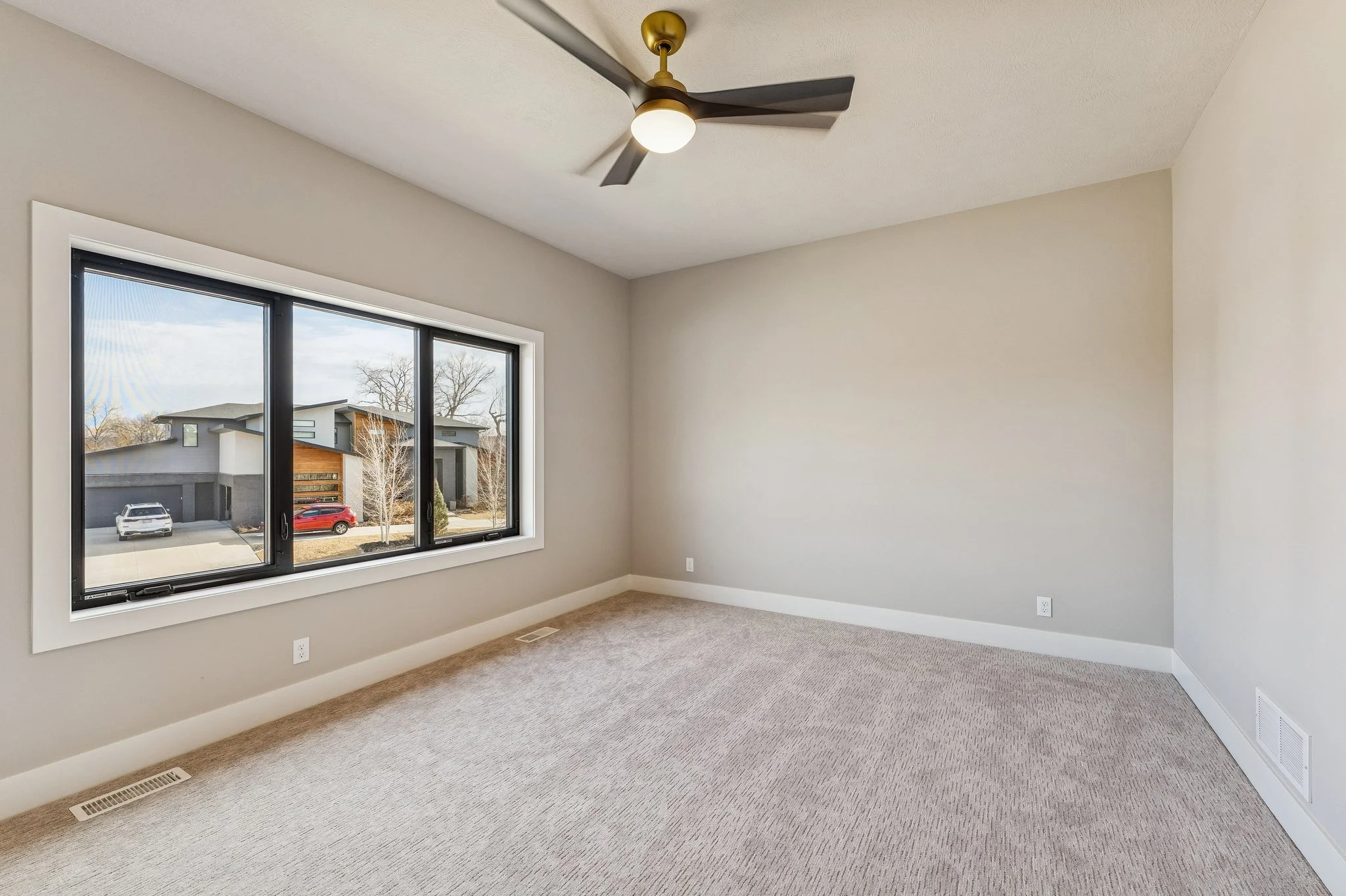23-web-or-mls-8065 - 3538 S 210th Ave_023.jpg