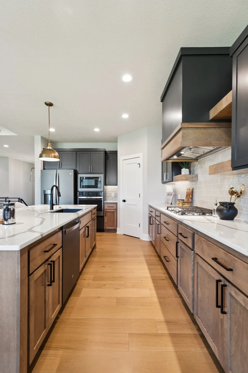 16-web-or-mls-7349 - 3321 S 212th St_016.jpg