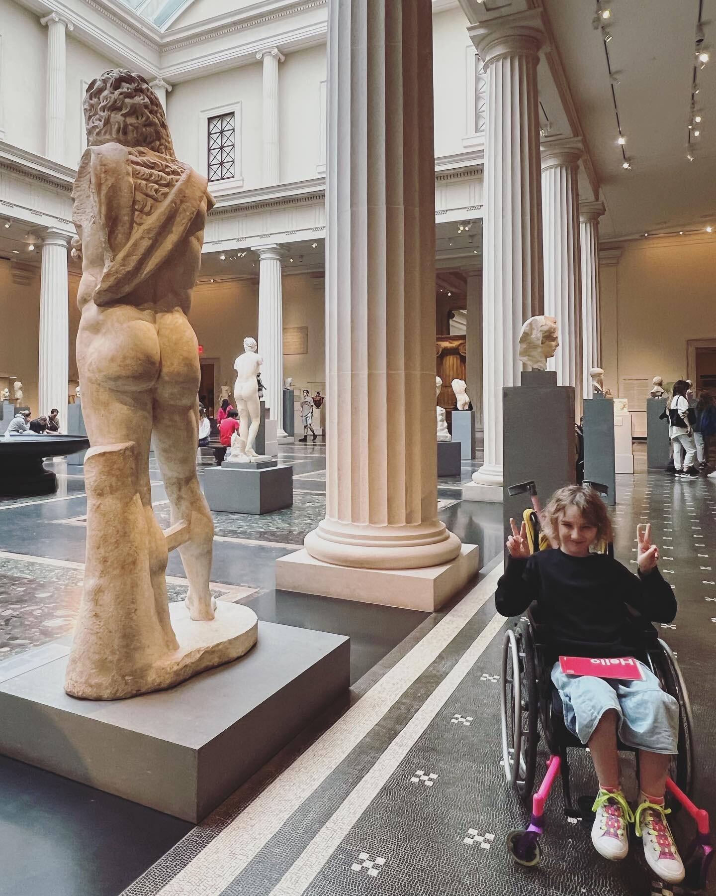 Did you know? The Met welcomes all visitors and offers programs and services that are accessible to everyone. We absolutely love and appreciate their dedication to #diversity #equity #inclusion and #accessibility 🙌 Check out their website for progra