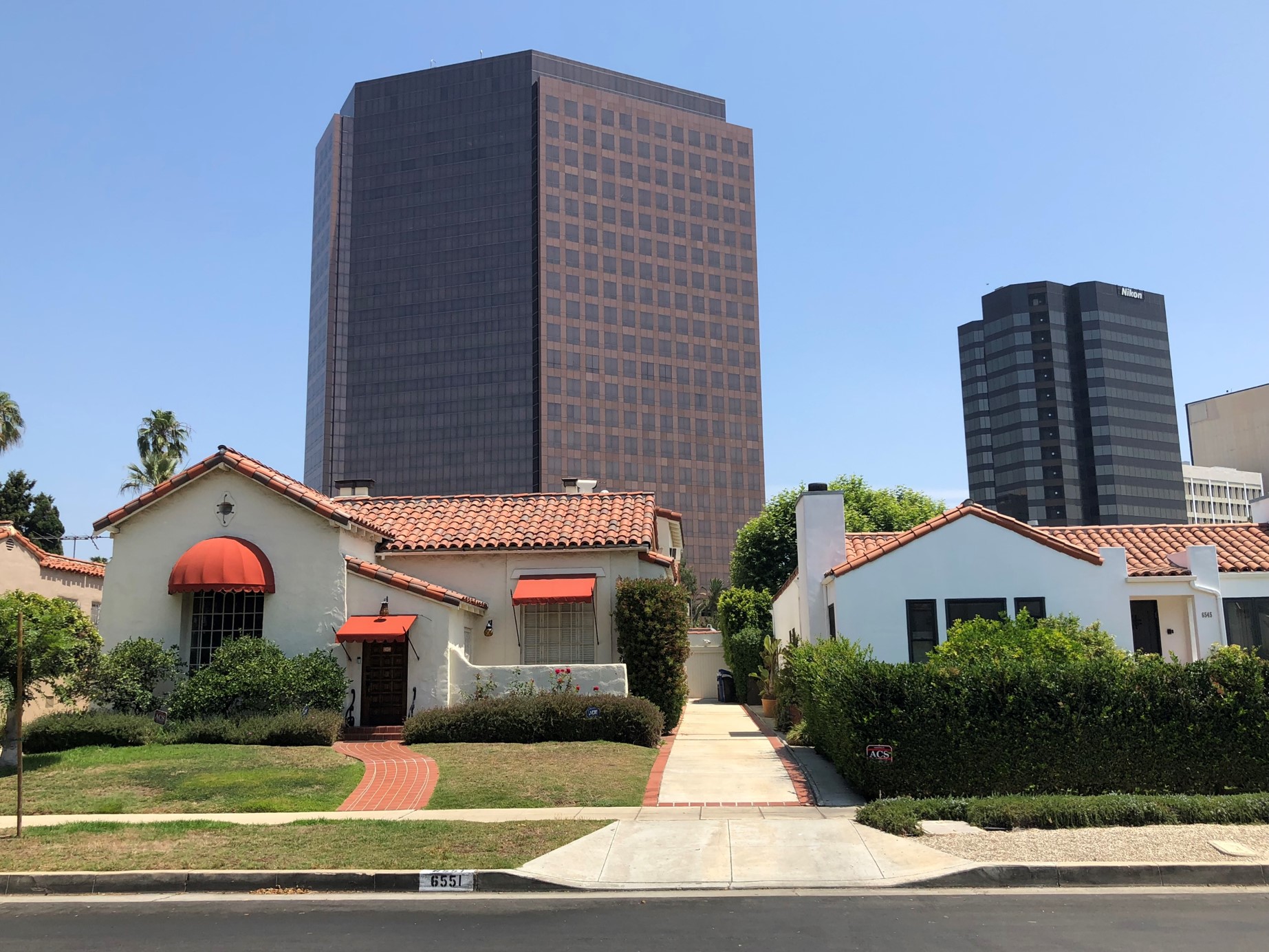Los Angeles now challenged by a so-called “housing crisis” (meaning housing shortage) has yet to find its footing in how better to accommodate more people in a more judicious manner.
