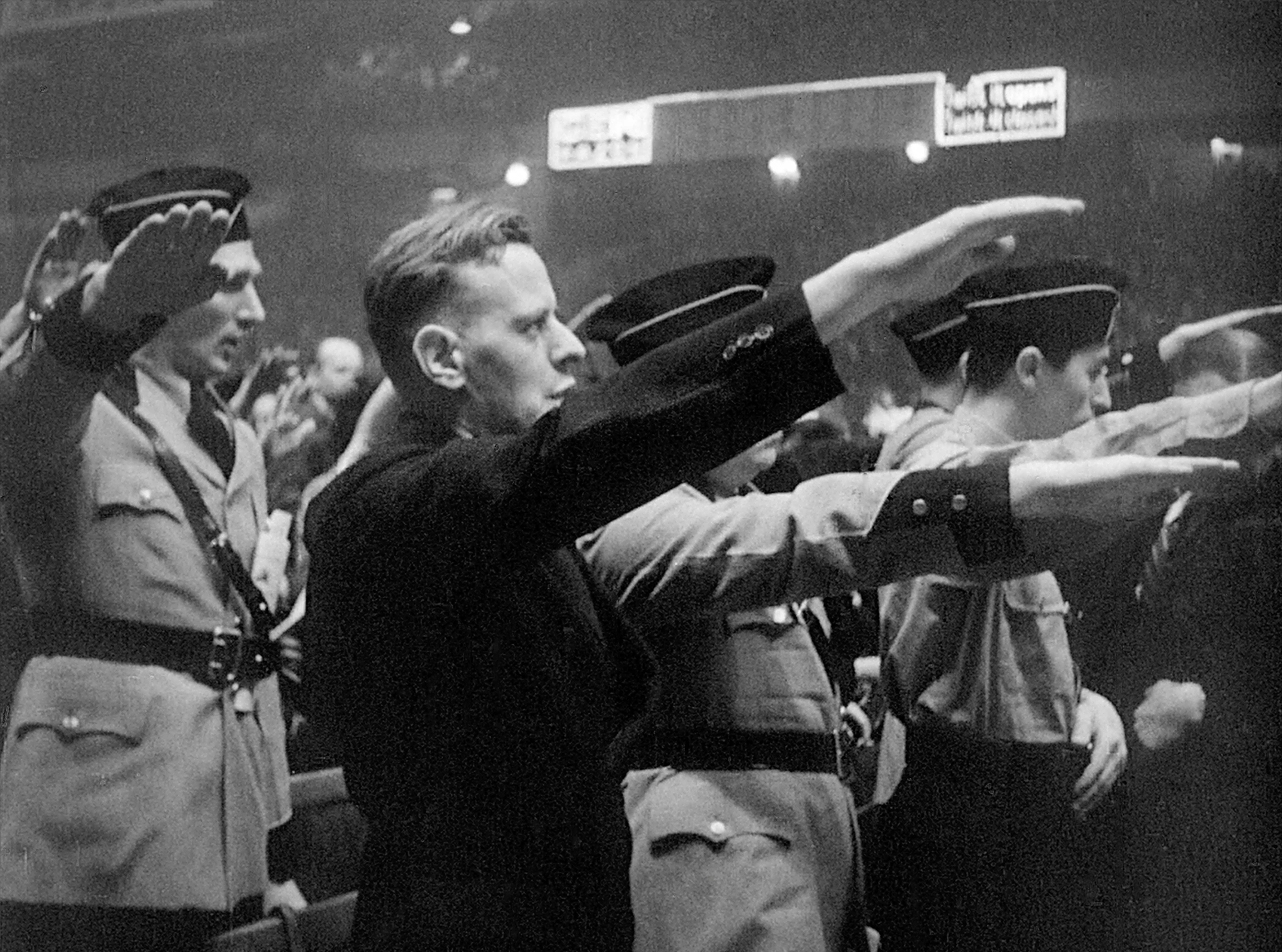 N-salute.jpg