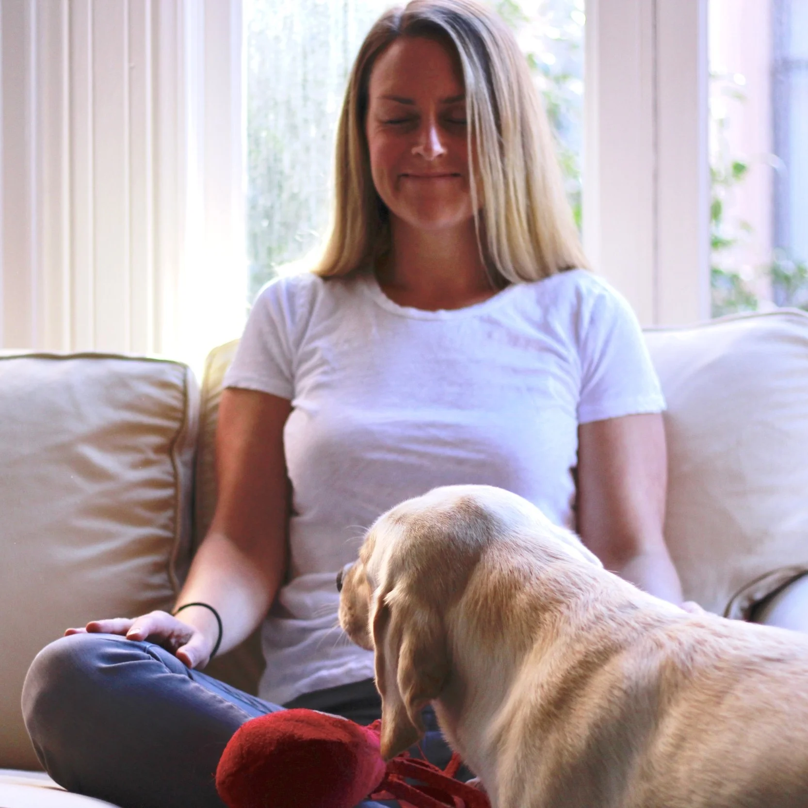 WHY I'M OBSESSED WITH MEDITATING (AND WANT YOU TO BE TOO)