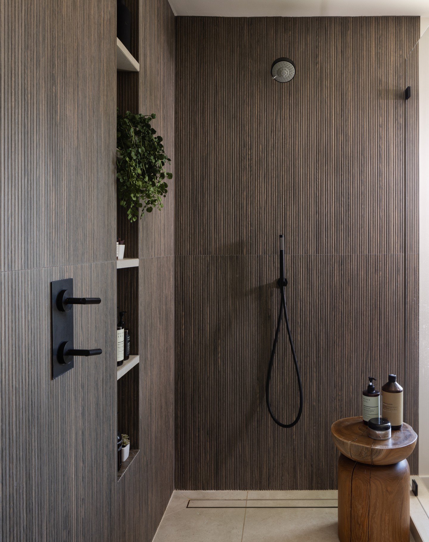 Loved the way the natural light entered this shower. Accented that natural light to help graze the textured shower tile.

Design by @alinaalegre
Photographed by @adriantiemens