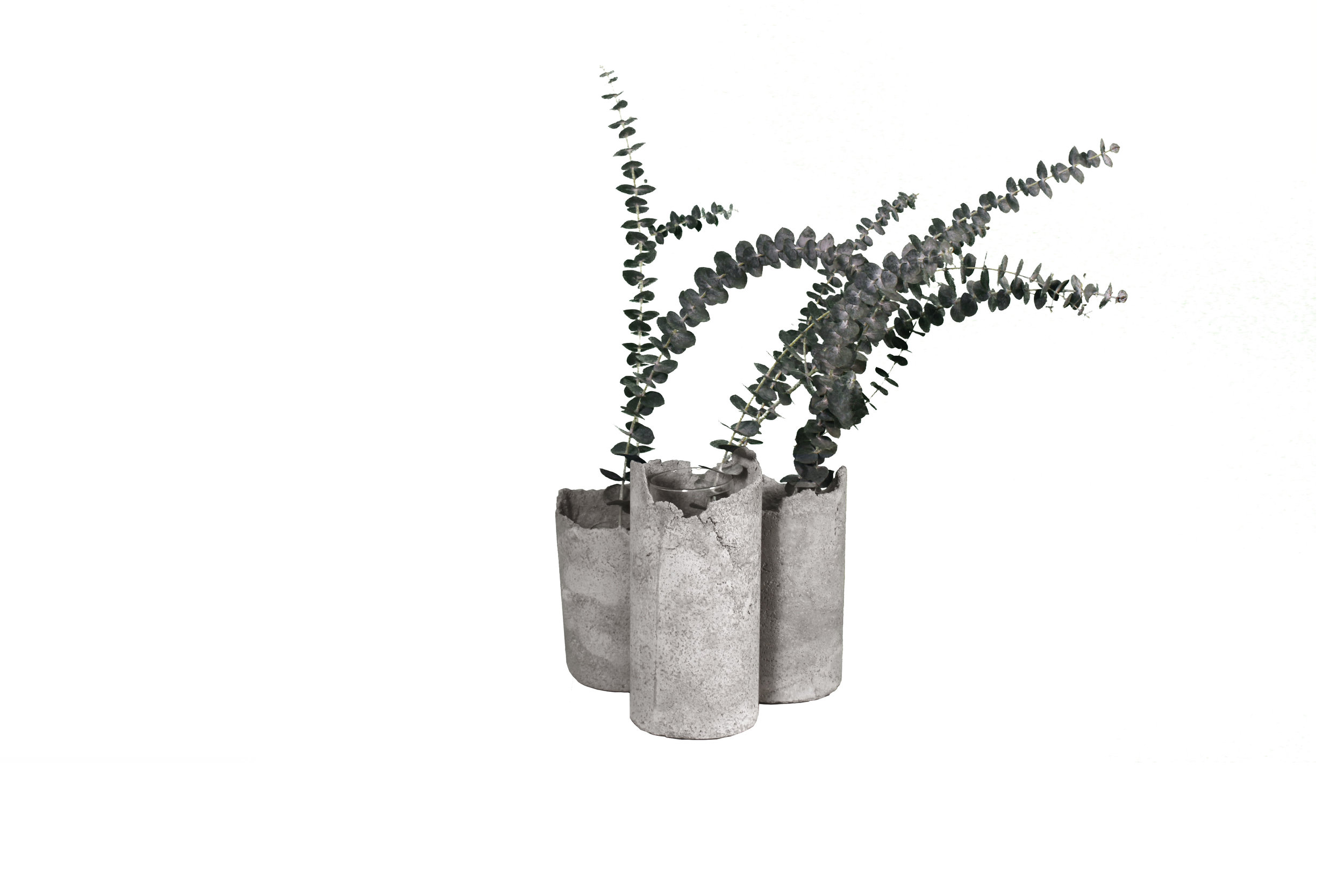 FULO Concrete vase with minimalist arrangement