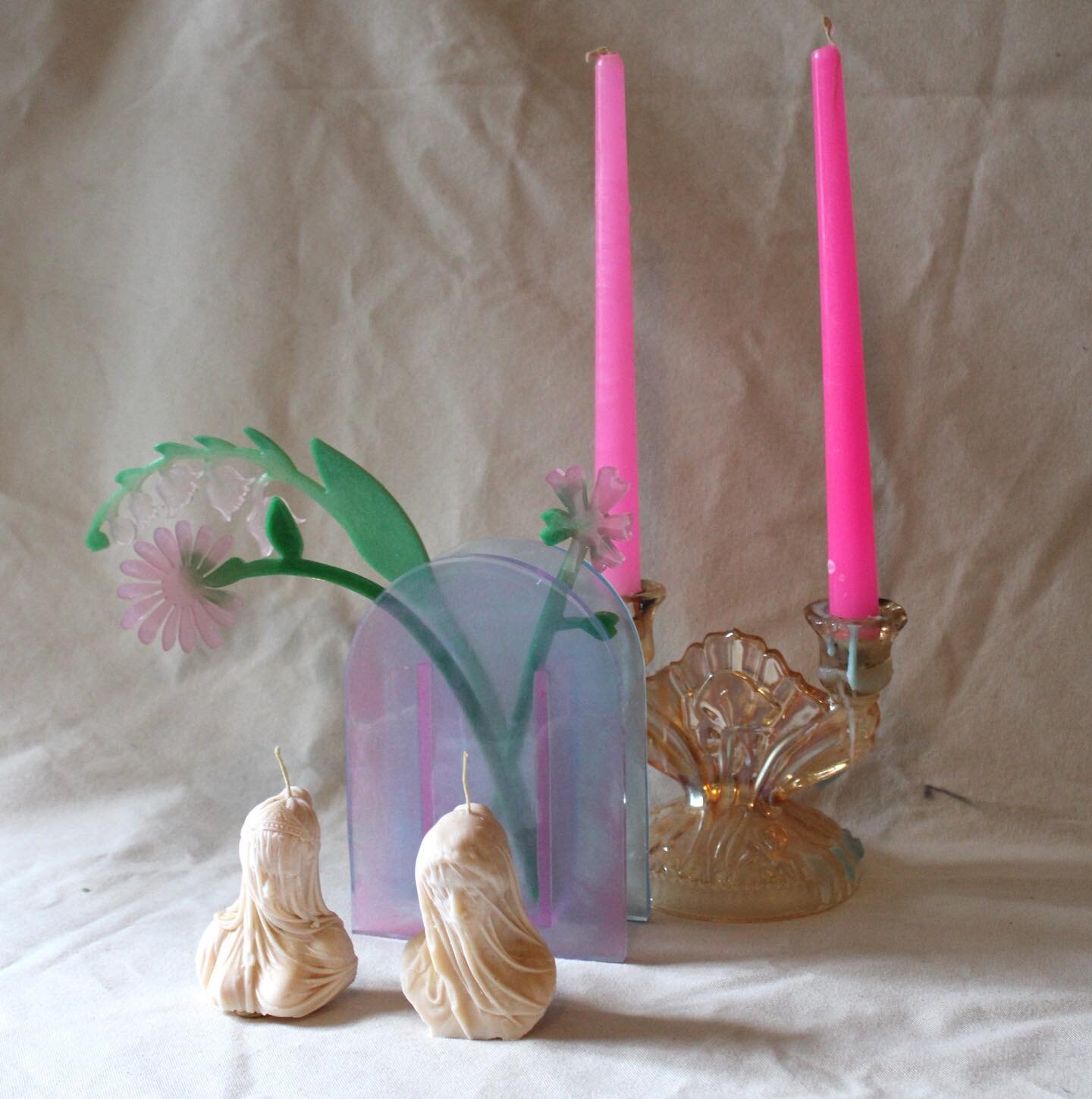 New! Flower Power Art Deco Vase 😩🌷🌸💐🪷🔮handmade &amp; comes with resin flowers 

#homedecor #vase #resin #artistmade #design #contemporarydesign #homegoods #interiordesign #smallbusiness #art #sculpture #functionalsculpture #femme #aesthetic #mo