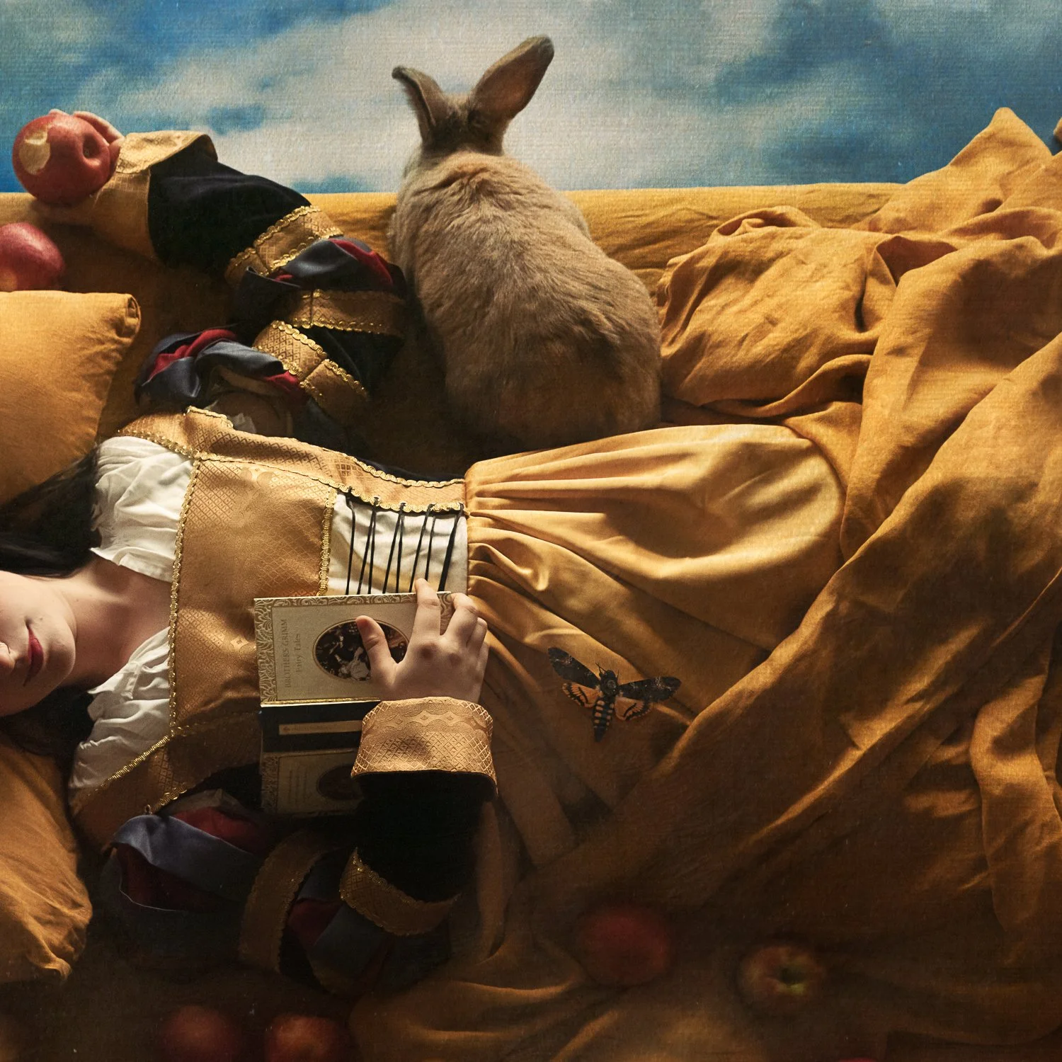 lauren.starr-snow-white-sky-surreal-bed-apples-fairytalecastlemain-2.jpg
