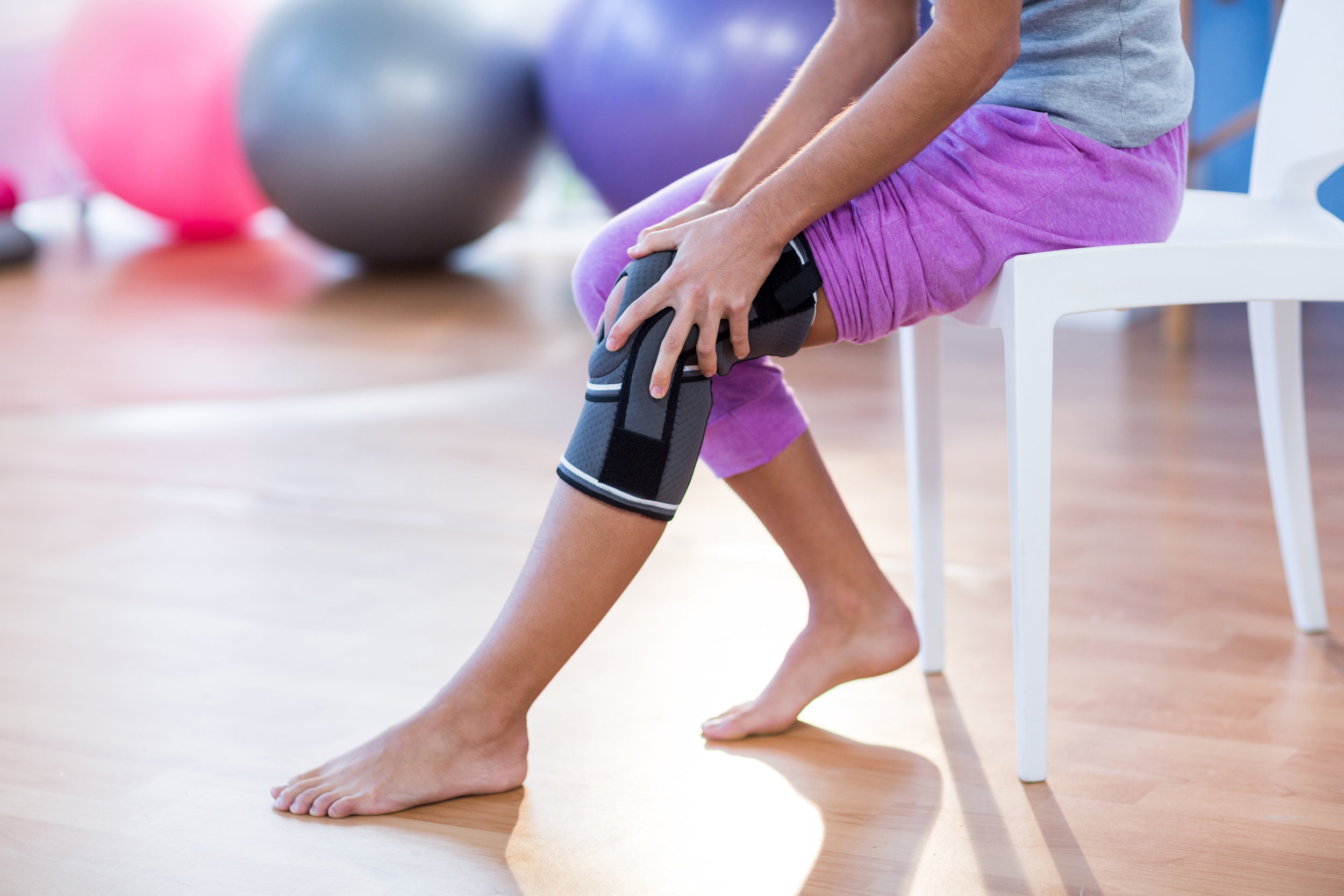 Knee Injury rehab, muscle, tendon, ligament and fascia pain soft tissue injury sports massage manchester altrincham