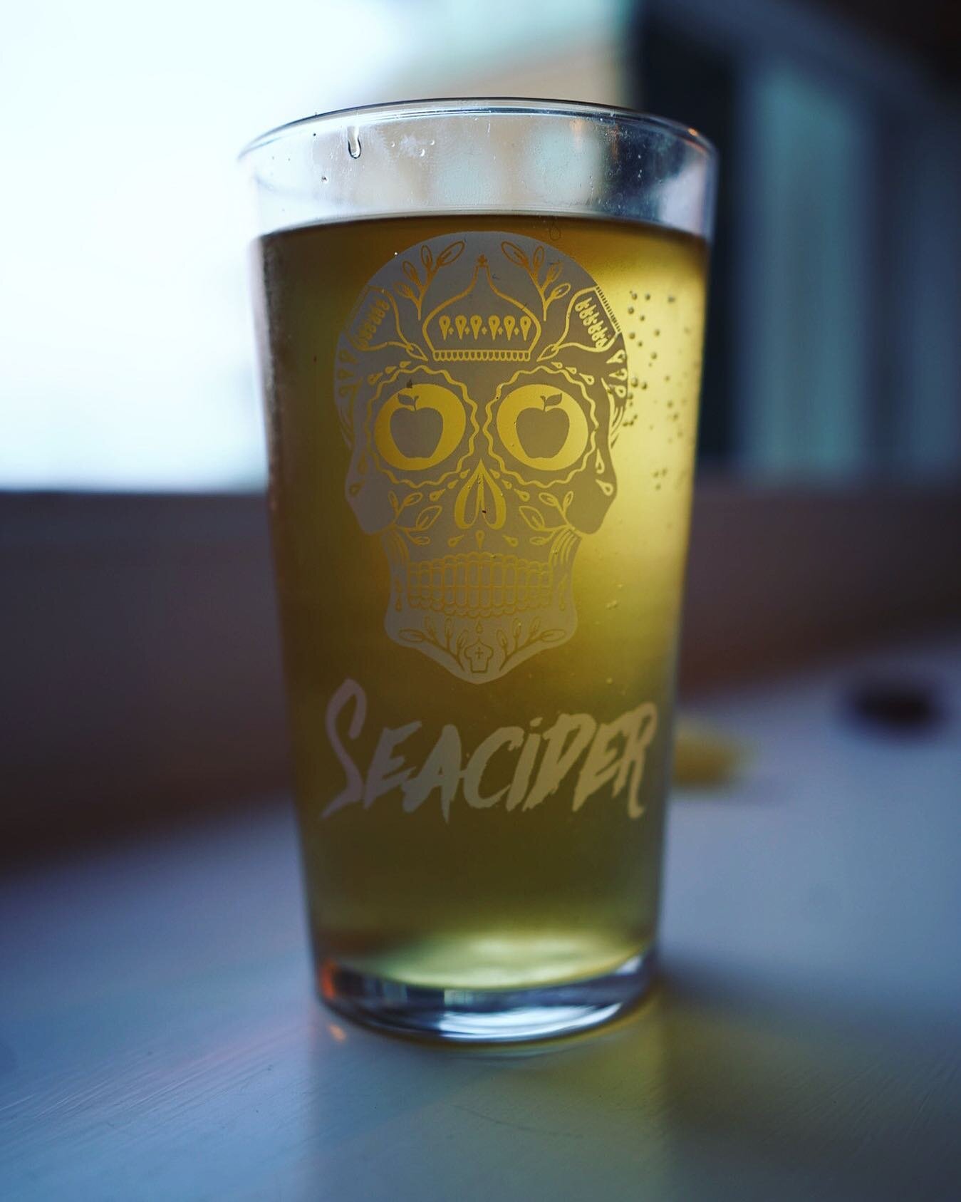 What better way to end the day than a cool pint of Seacider with the view of Brighton beach

 
#sussexcider #craftcider #brightoncider #brightonciders #brighton #seacider #seaciders #seacidersussex #cider #cidery #ciderlover #photo #fruitcider