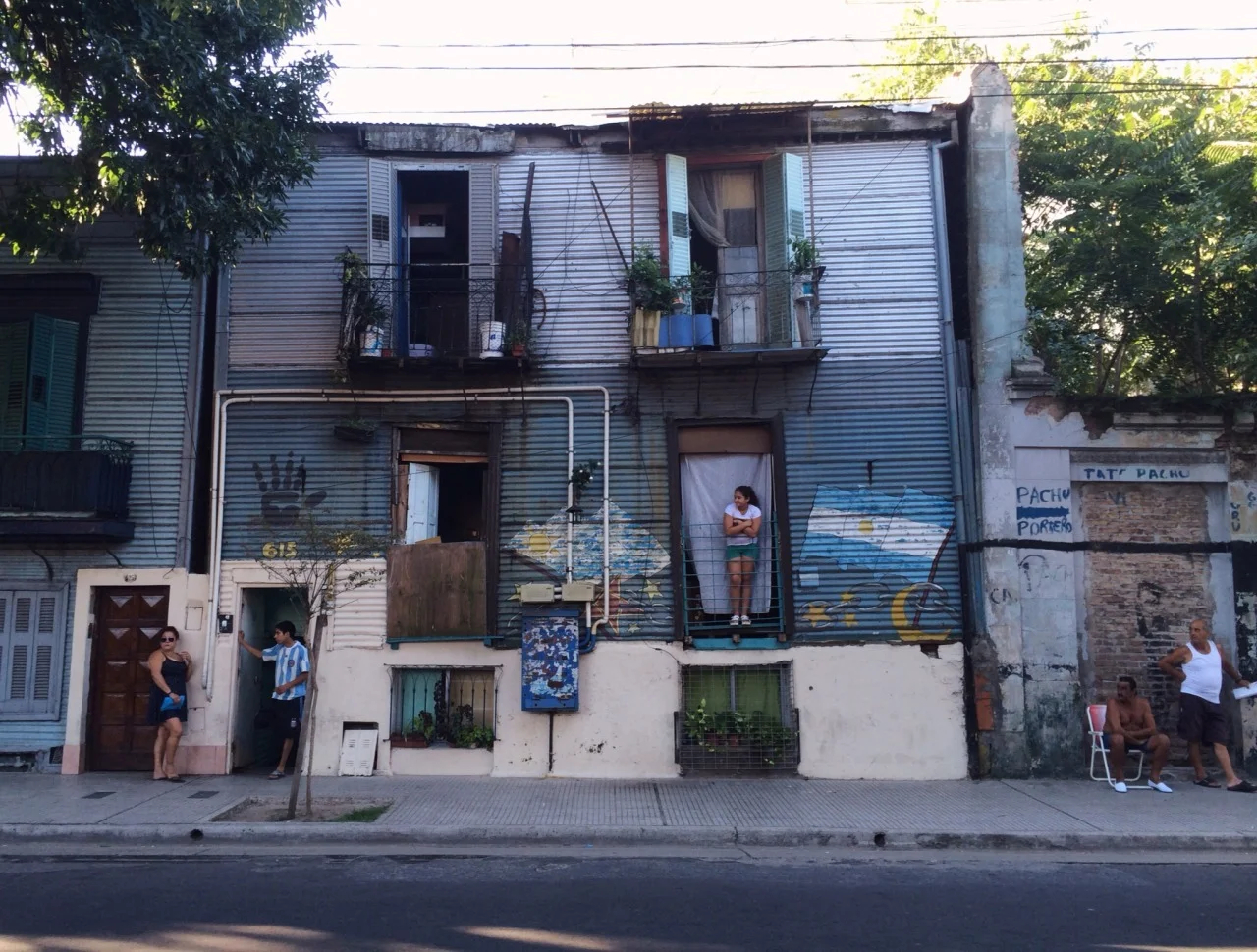 This upcoming November and December I’m excited to head back to Argentina and Antarctica.
Here’s a street photo I snapped in La Boca, Buenos Aires, Argentina earlier this year.
#antarcticaordie
(at Buenos Aires Argentina)