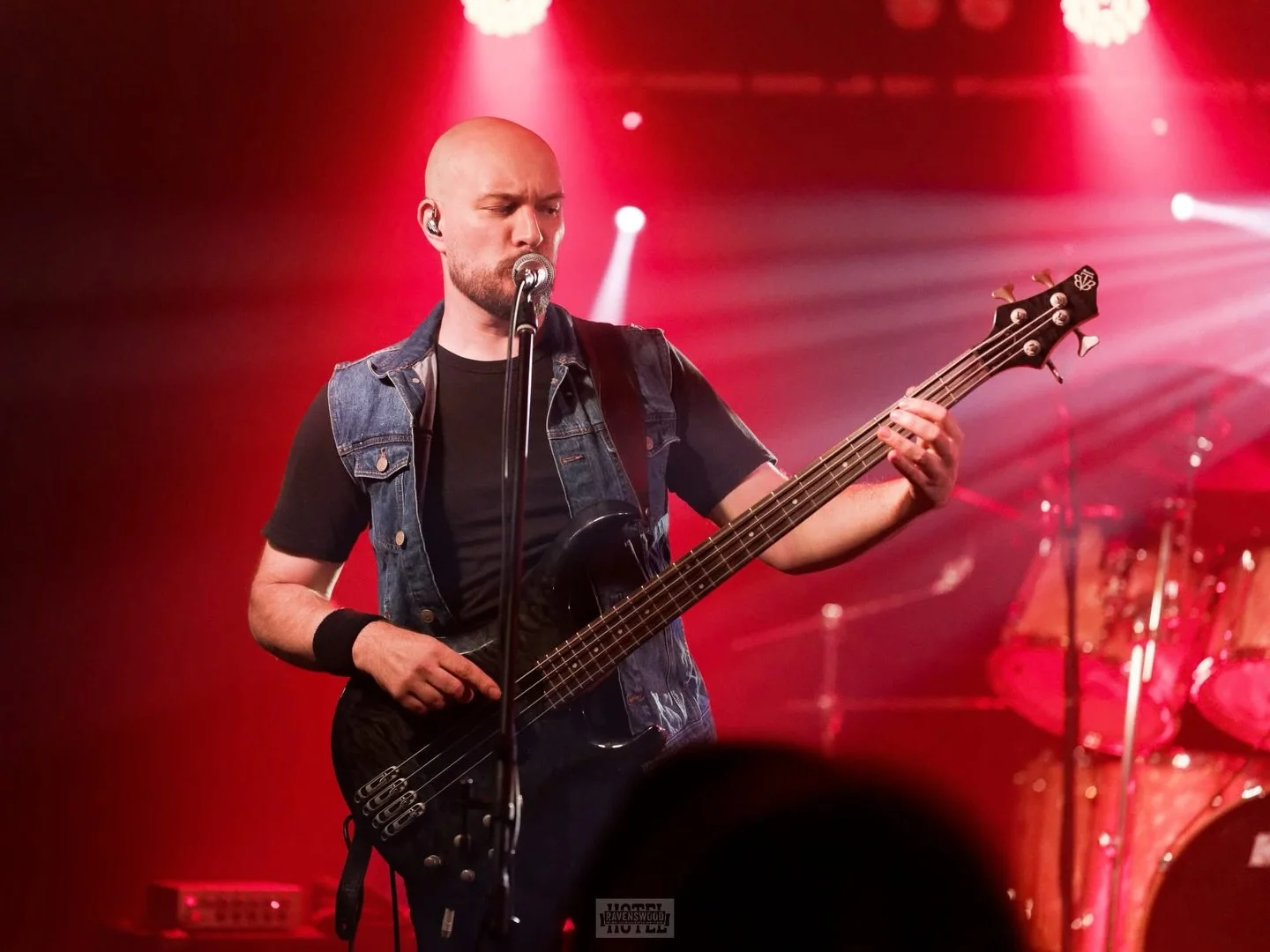 I had a blast at @ravenswoodhotel on the weekend smashing out Metallica&rsquo;s Master Of Puppets album in full then a mini set of other fan favs. It&rsquo;s always awesome to play a 4string bass live too! 

📸: Left Eye Photography 

#sadbuttrobutep