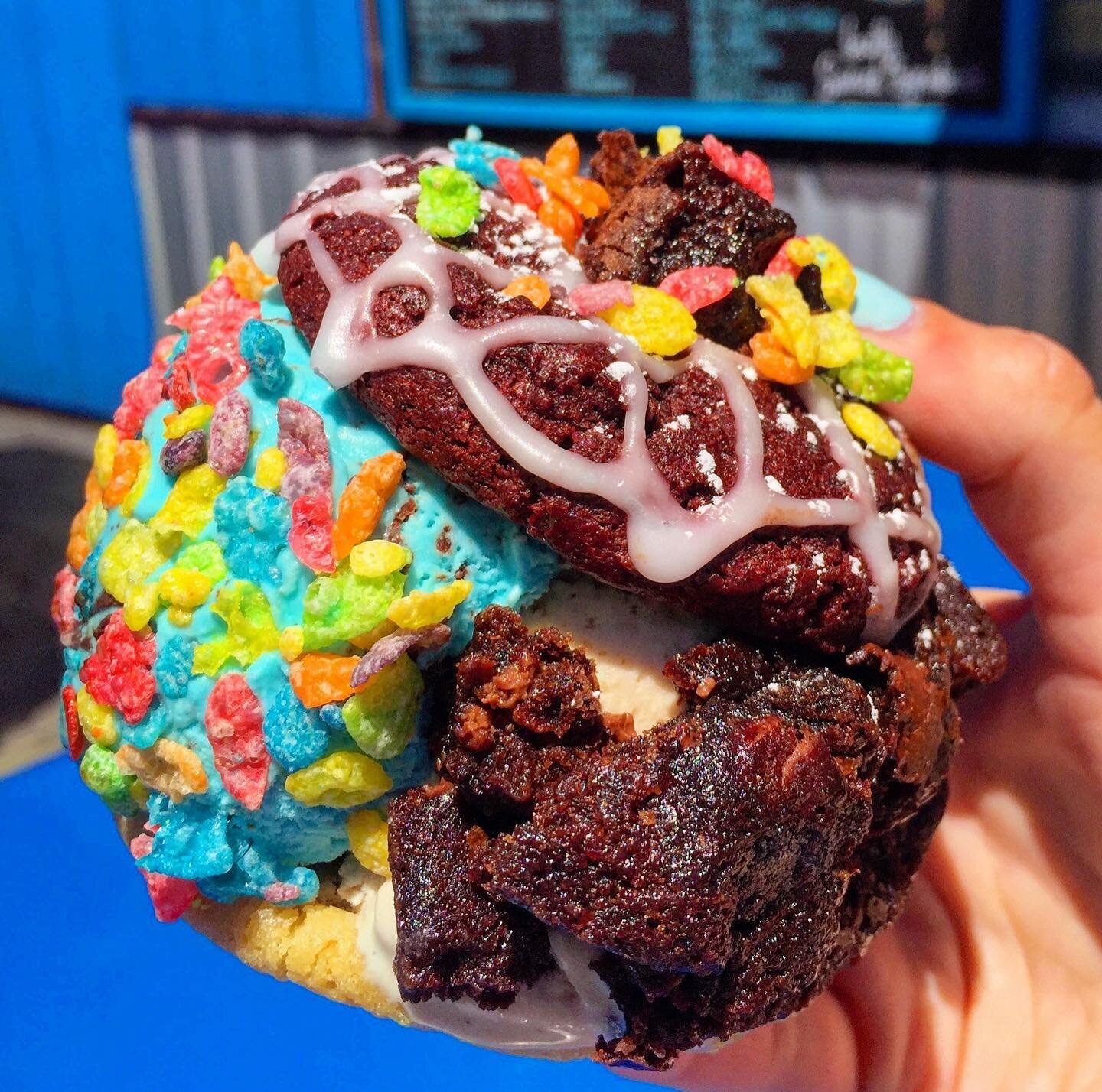 CRAZY LOADED &amp; DELICIOUS ICE CREAM SANDWICH 🍦 from @thebakedbear in San Francisco! Ohhh the things I would do to have it again 🤤