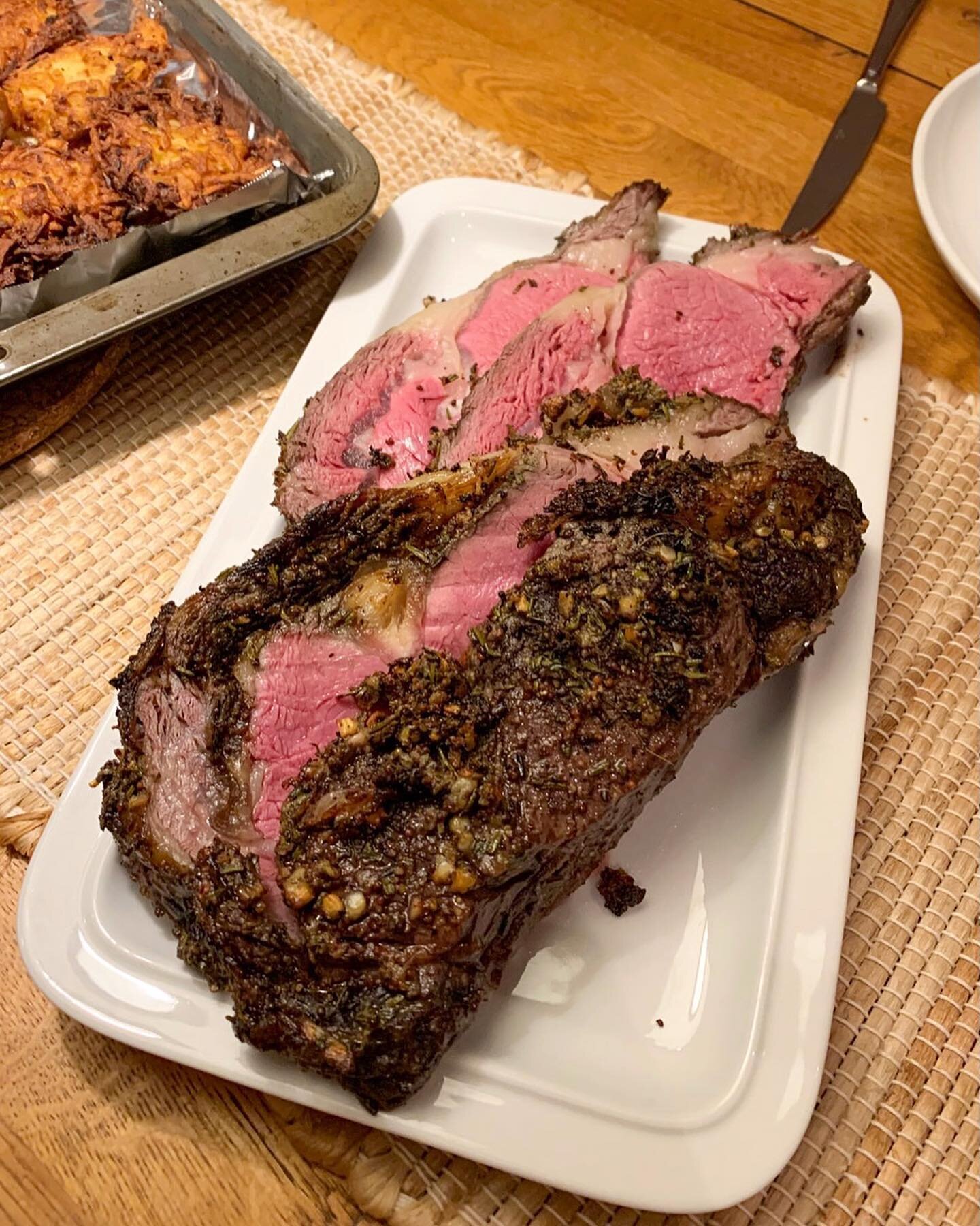 Prime Rib 🥩 Showstopping yet easy to prepare! Make it before the holidays are over! 👉 find the recipe on my site - LINK IN BIO