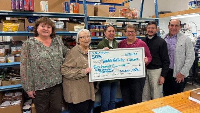  St John's delivers its EpiscoGolf 2025 grant to a grateful Wakefield Food Pantry on November 5, 2025. L to R: WFP's Janet Bye, Marilou Maclean, Kelley Alexander and StB's 30th EpiscoGolf team Maureen Gillum, Parson Kit Wang and Joe Beard. 