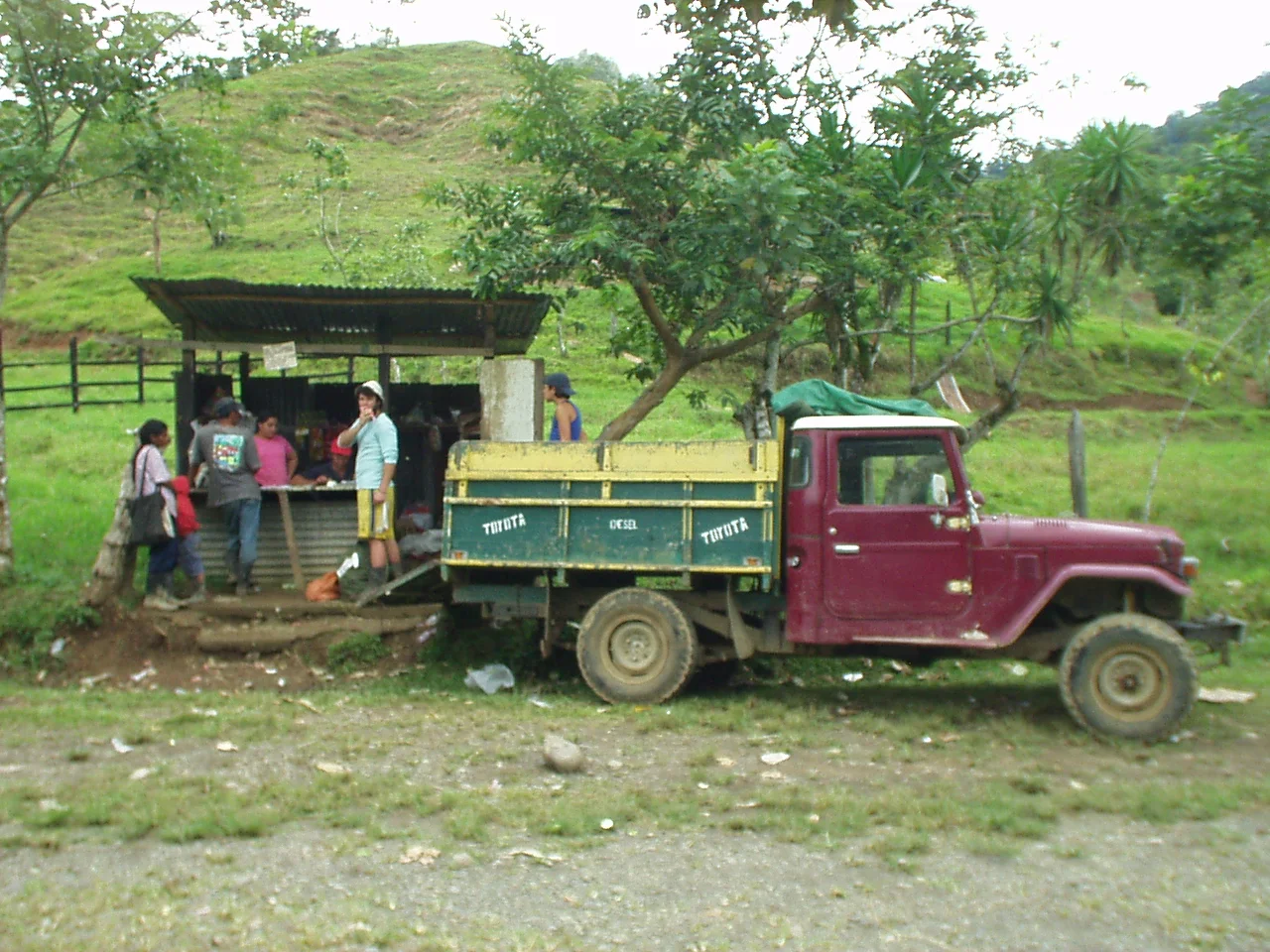 SATURDAY MARKET; Hike for 2 hours round trip, $10 (or ¢5,700)